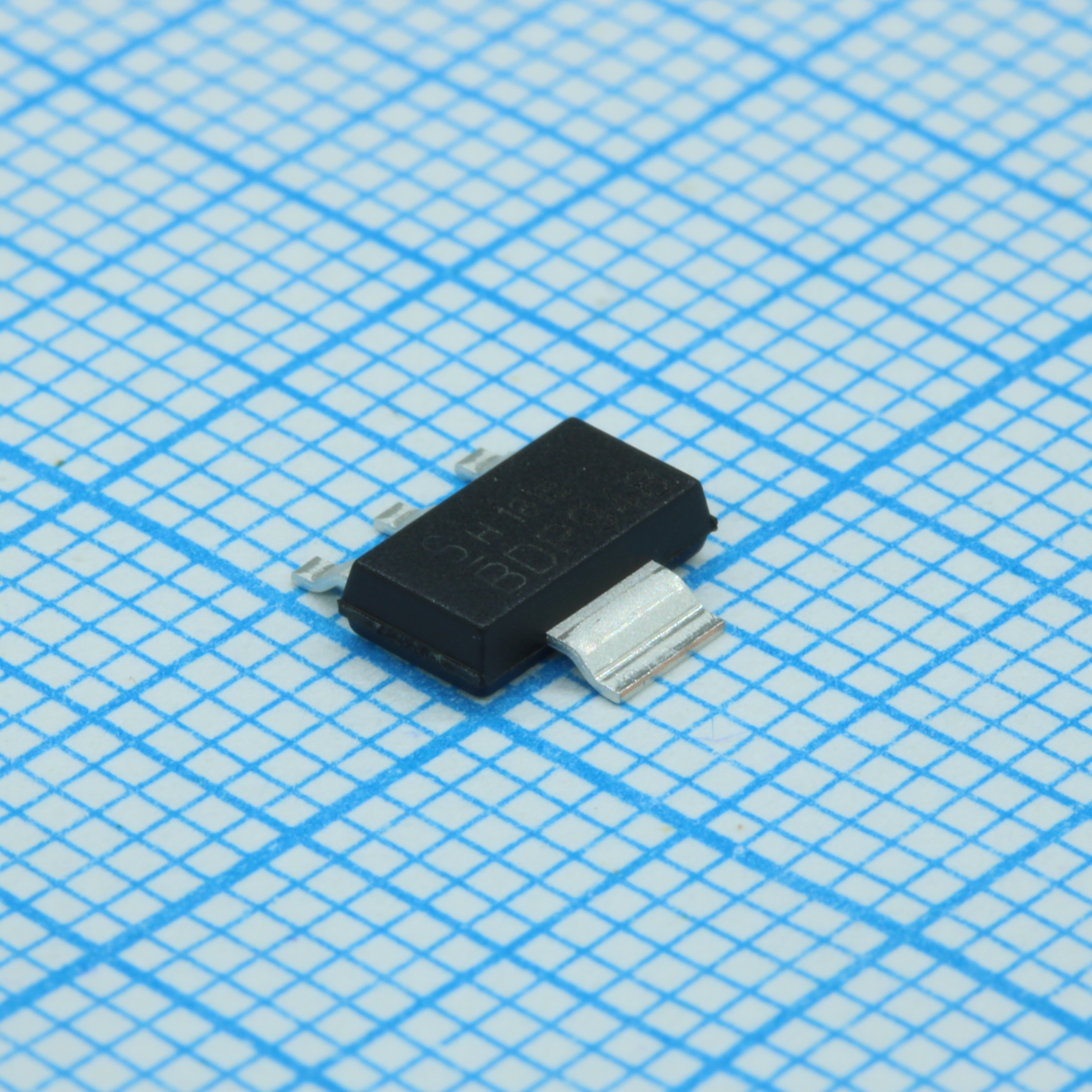 Фото BDP948H6327XTSA1 Infineon Technologies — BDP948H6327 — Одиночные биполярные транзисторы — Infineon Technologies