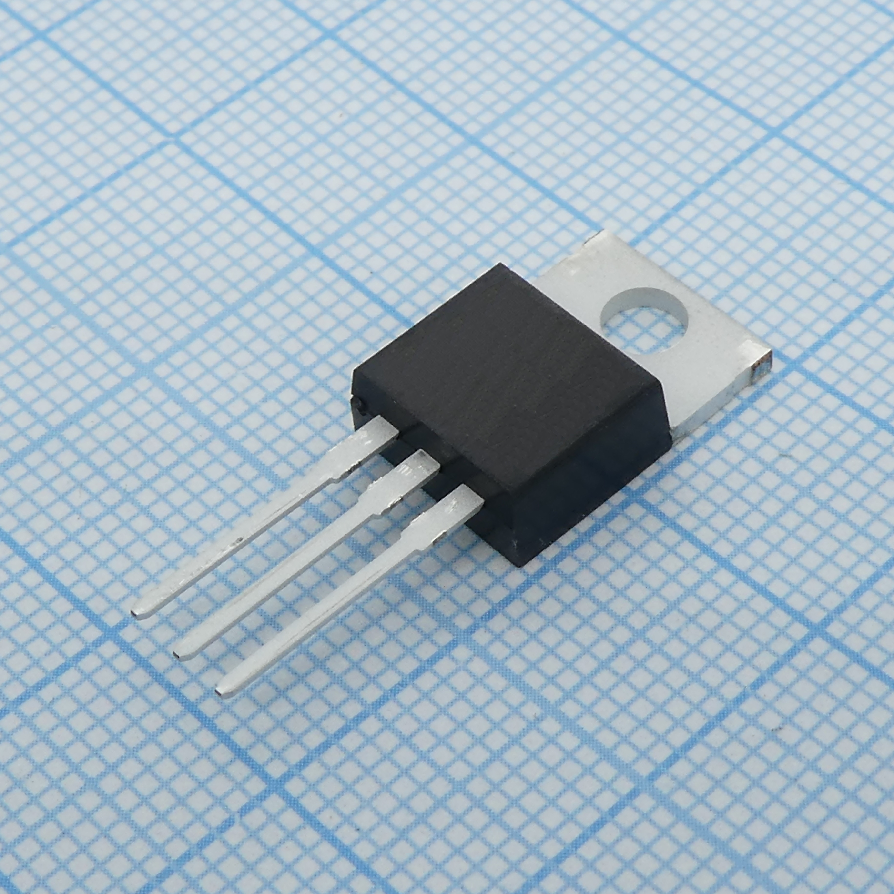 Фото BTA08-700BRG ST Microelectronics — BTA08-700BRG — Симисторы (Triac) — ST Microelectronics