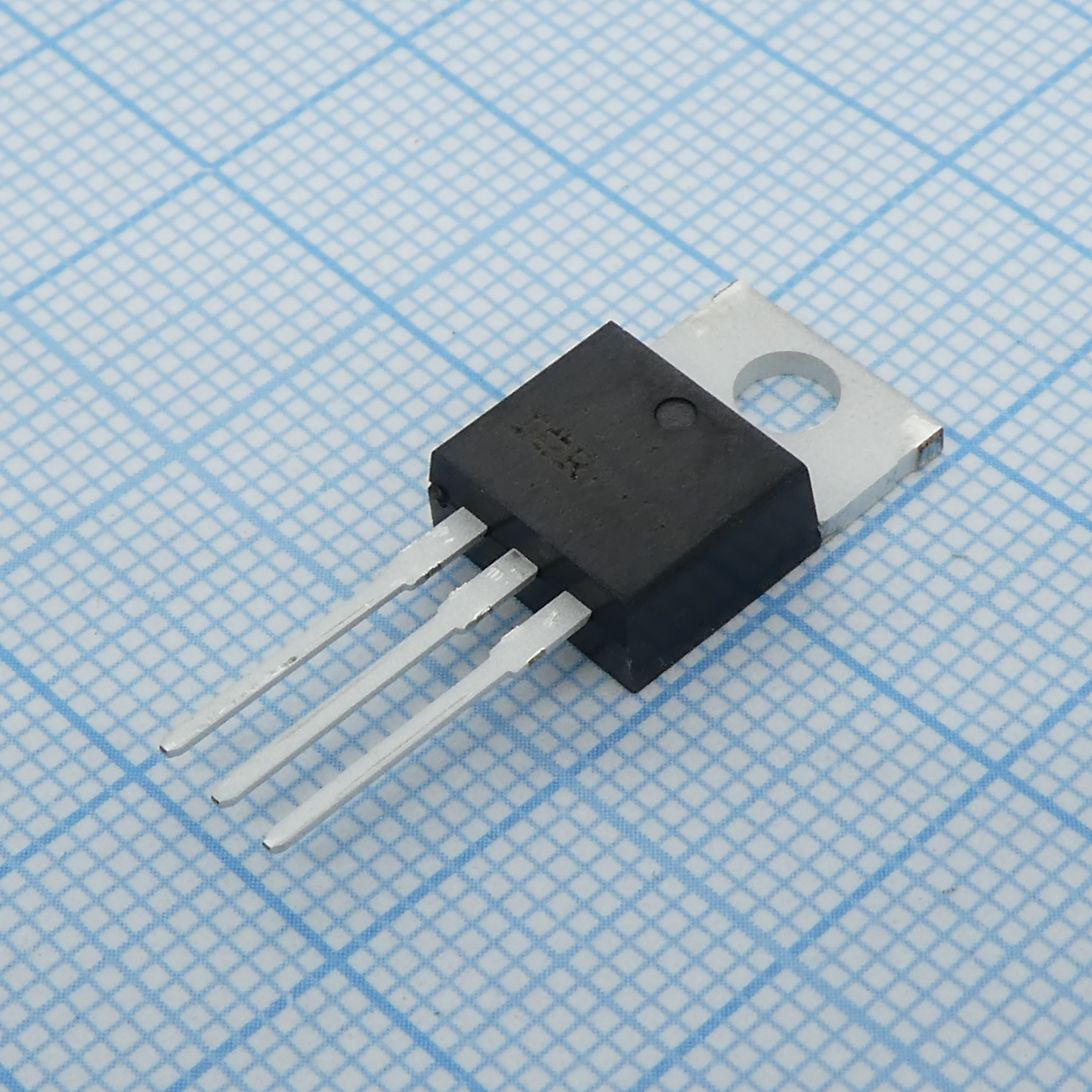 Фото IRF3710ZPBF Infineon Technologies — IRF3710ZPBF — Одиночные MOSFET транзисторы — Infineon Technologies