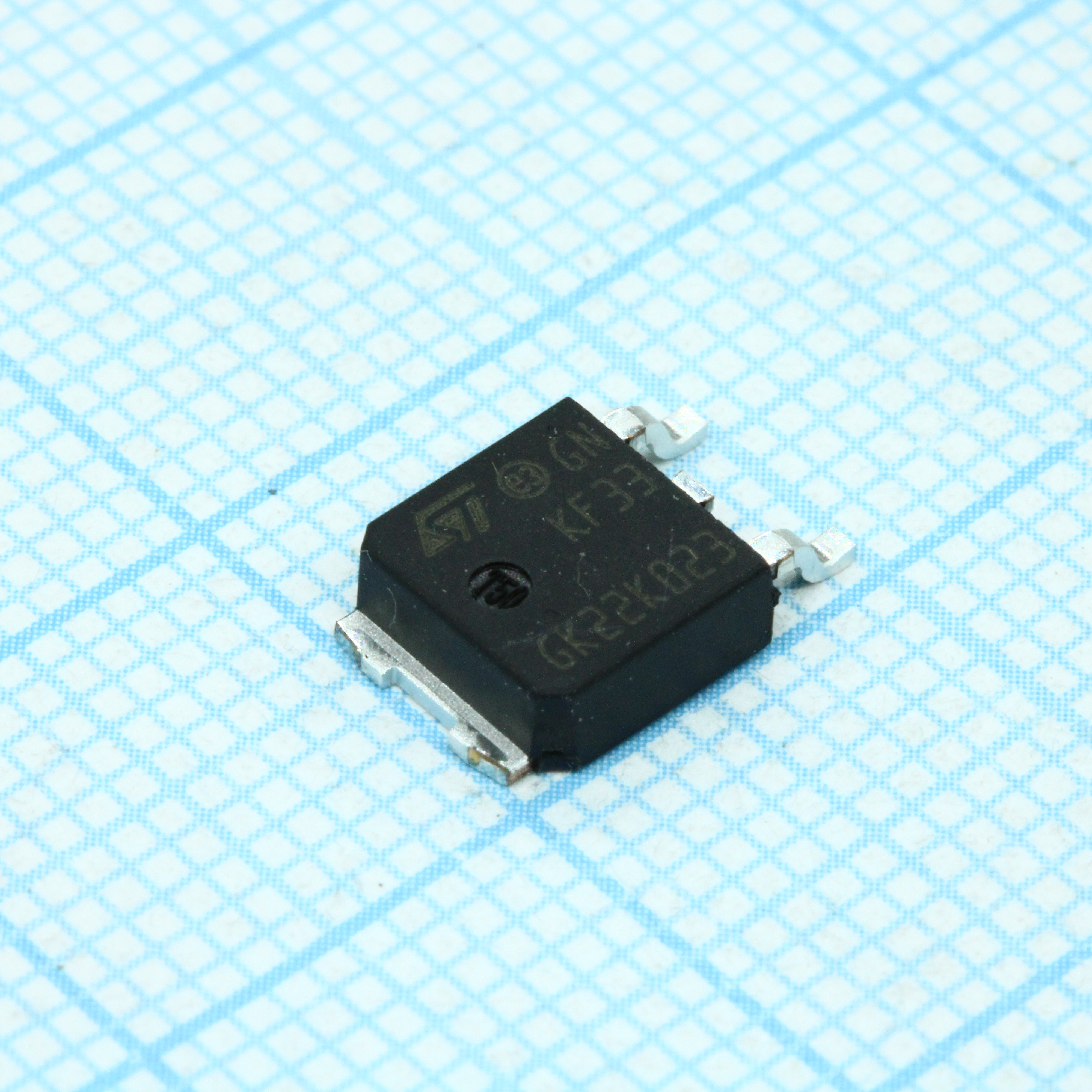 Фото KF33BDT-TR ST Microelectronics — KF33BDT-TR — Стабилизаторы линейные — ST Microelectronics