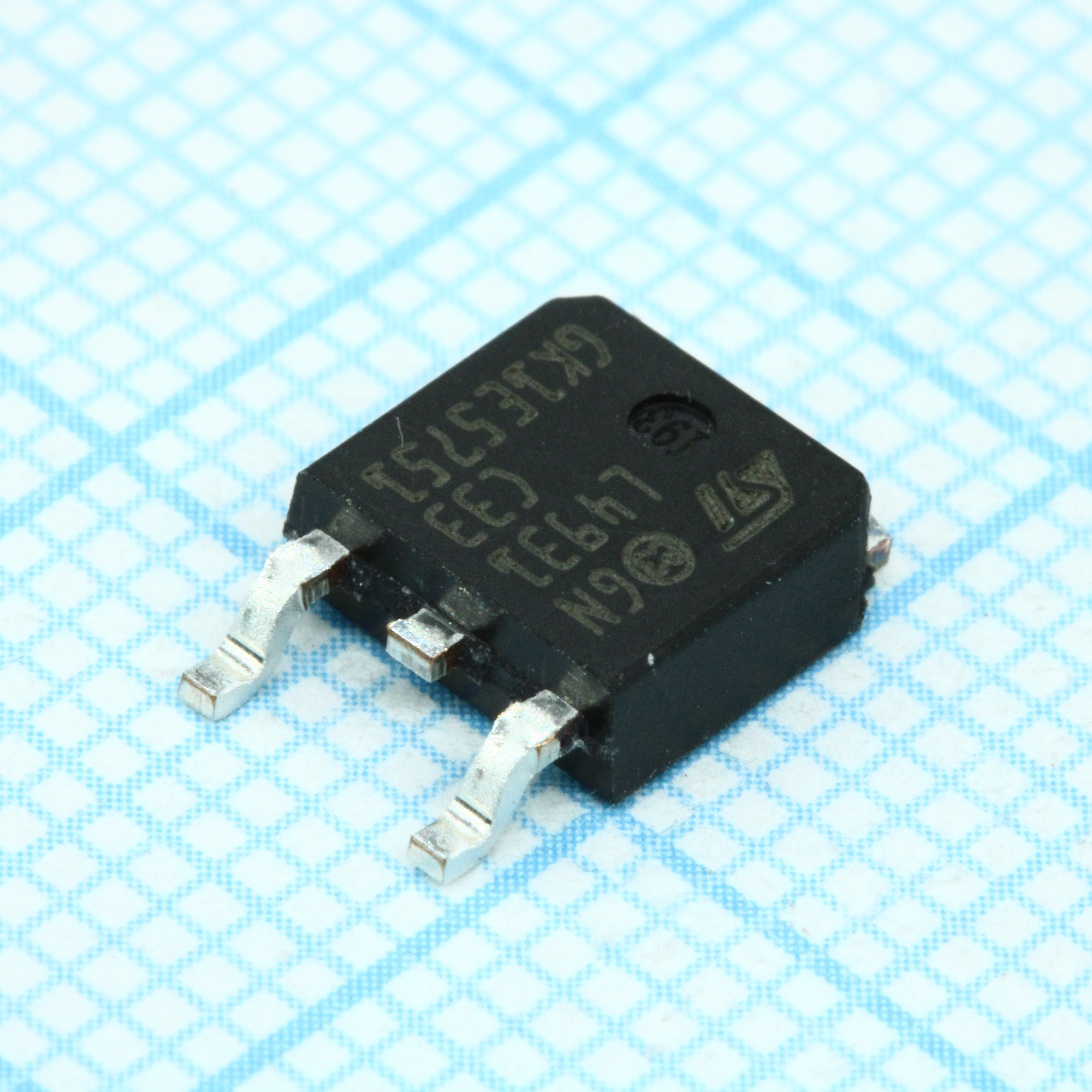 Фото L4931CDT33-TR ST Microelectronics — L4931CDT33-TR — Стабилизаторы линейные — ST Microelectronics