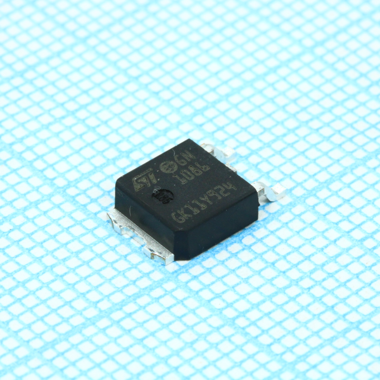 Фото LD1086DTTR ST Microelectronics — LD1086DTTR — Стабилизаторы линейные — ST Microelectronics