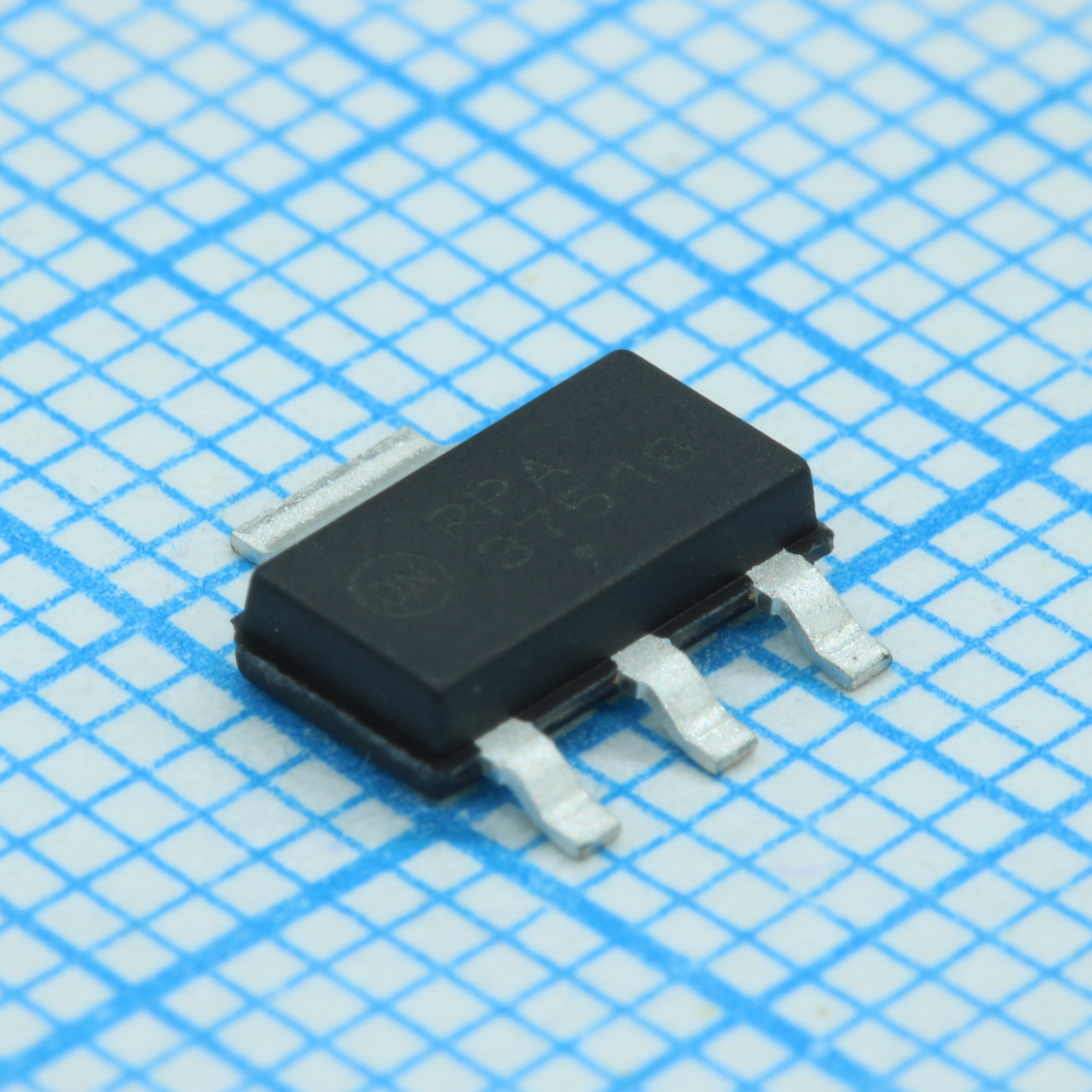 Фото MC33375ST-1.8T3G ON Semiconductor — MC33375ST-1.8T3G — Стабилизаторы линейные — ON Semiconductor
