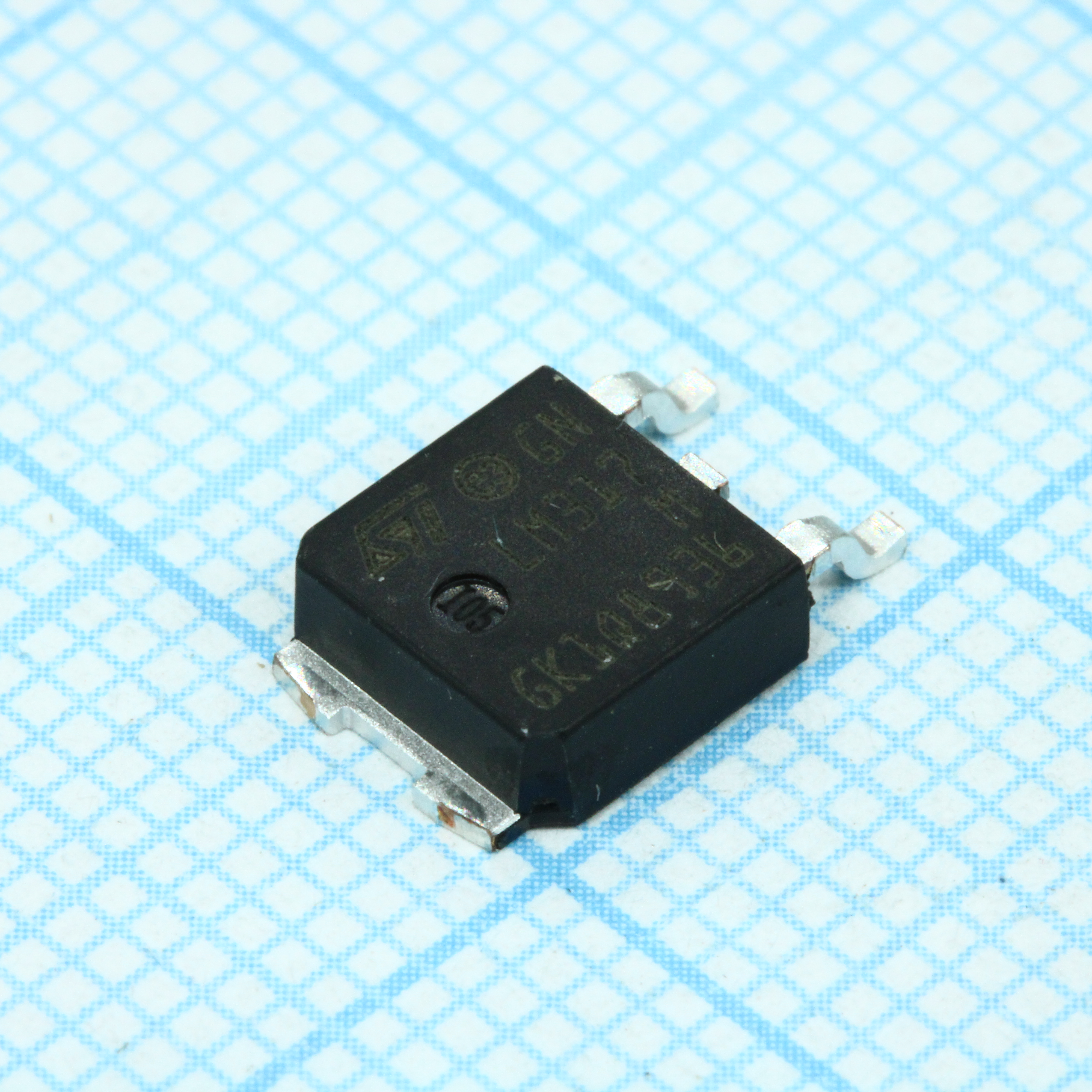 Фото LM317TO252 ST Microelectronics — LM317MDT-TR
