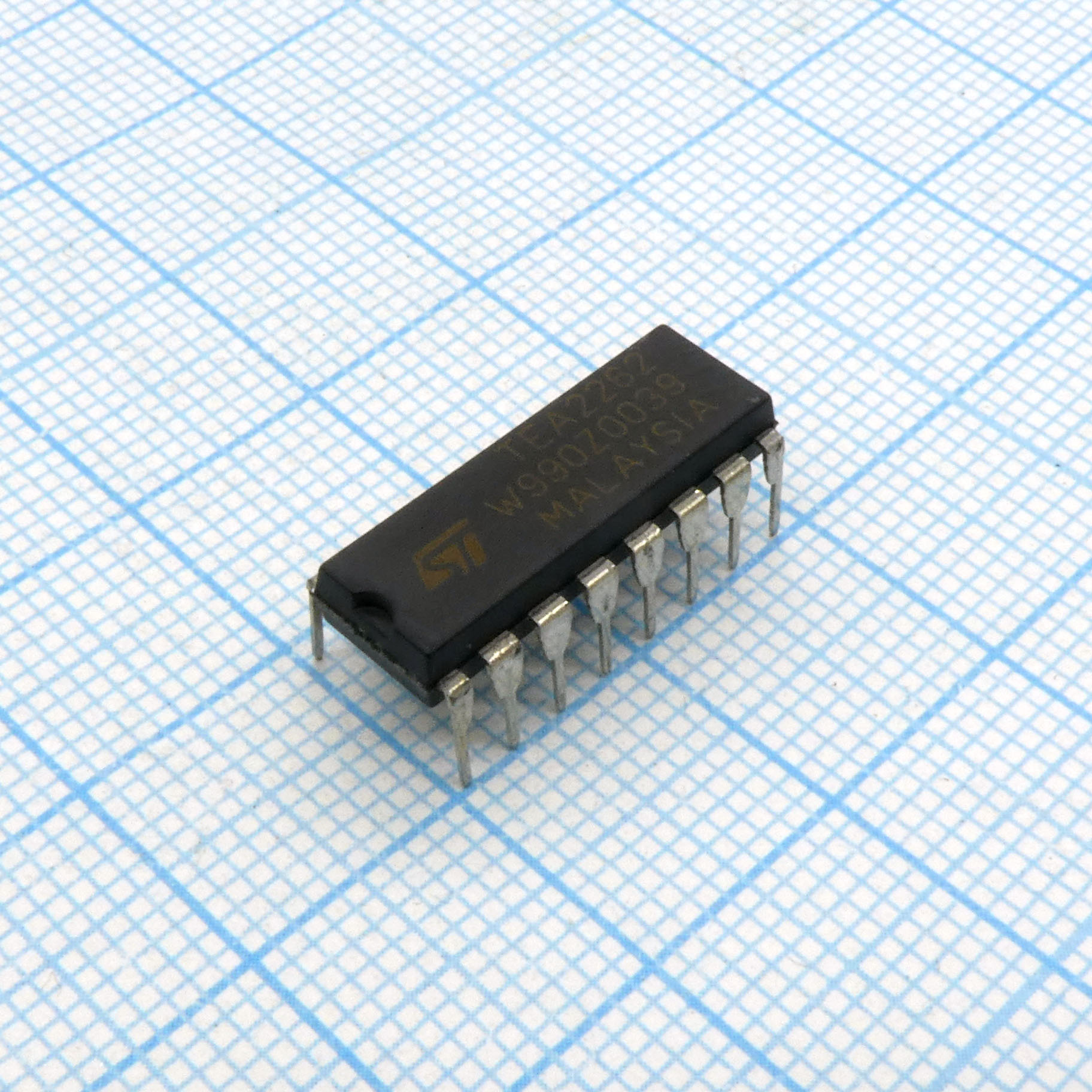 Фото TEA2262 ST Microelectronics — TEA2262 — Микросхемы для источников питания — ST Microelectronics