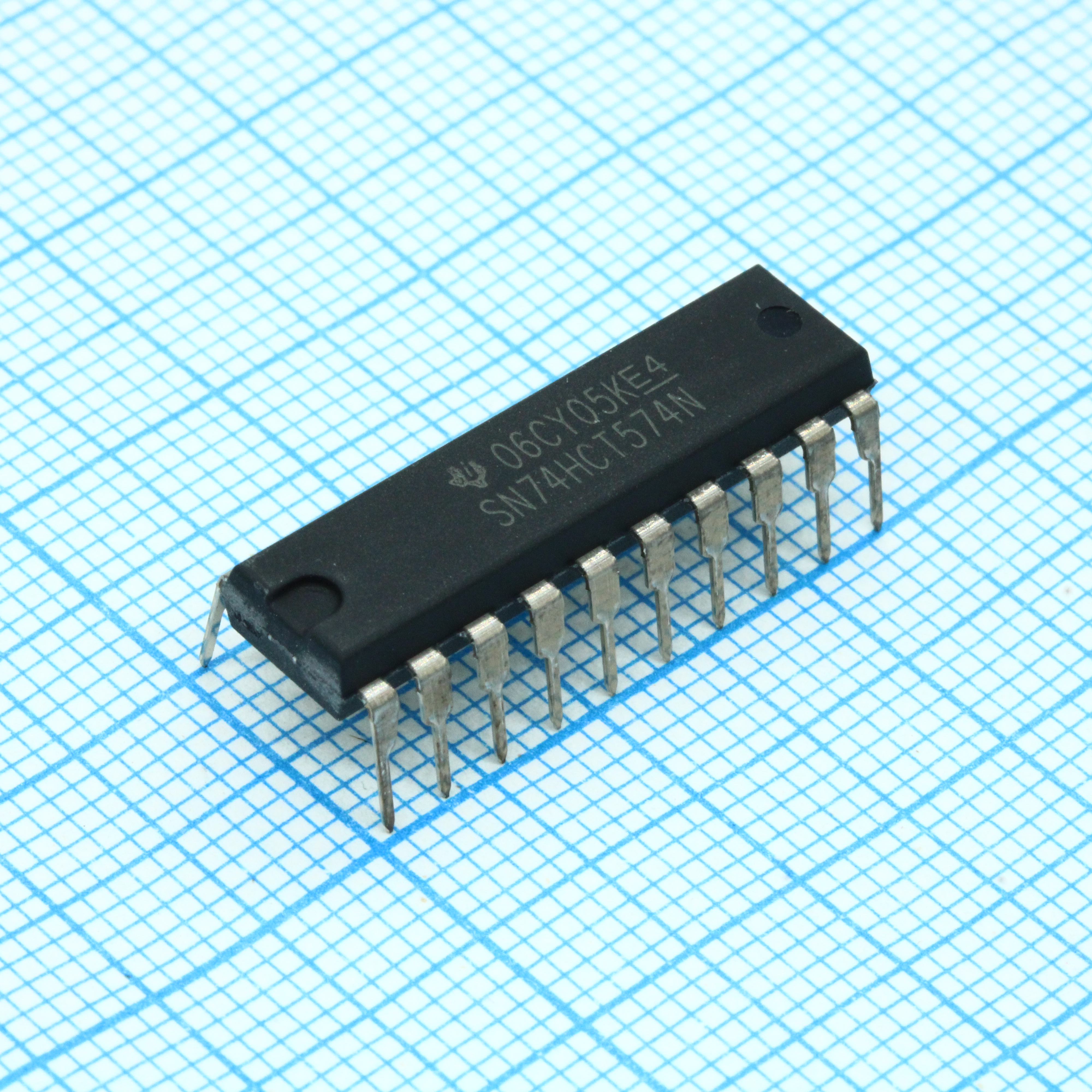 Фото 74HCT574N Texas Instruments — SN74HCT574N