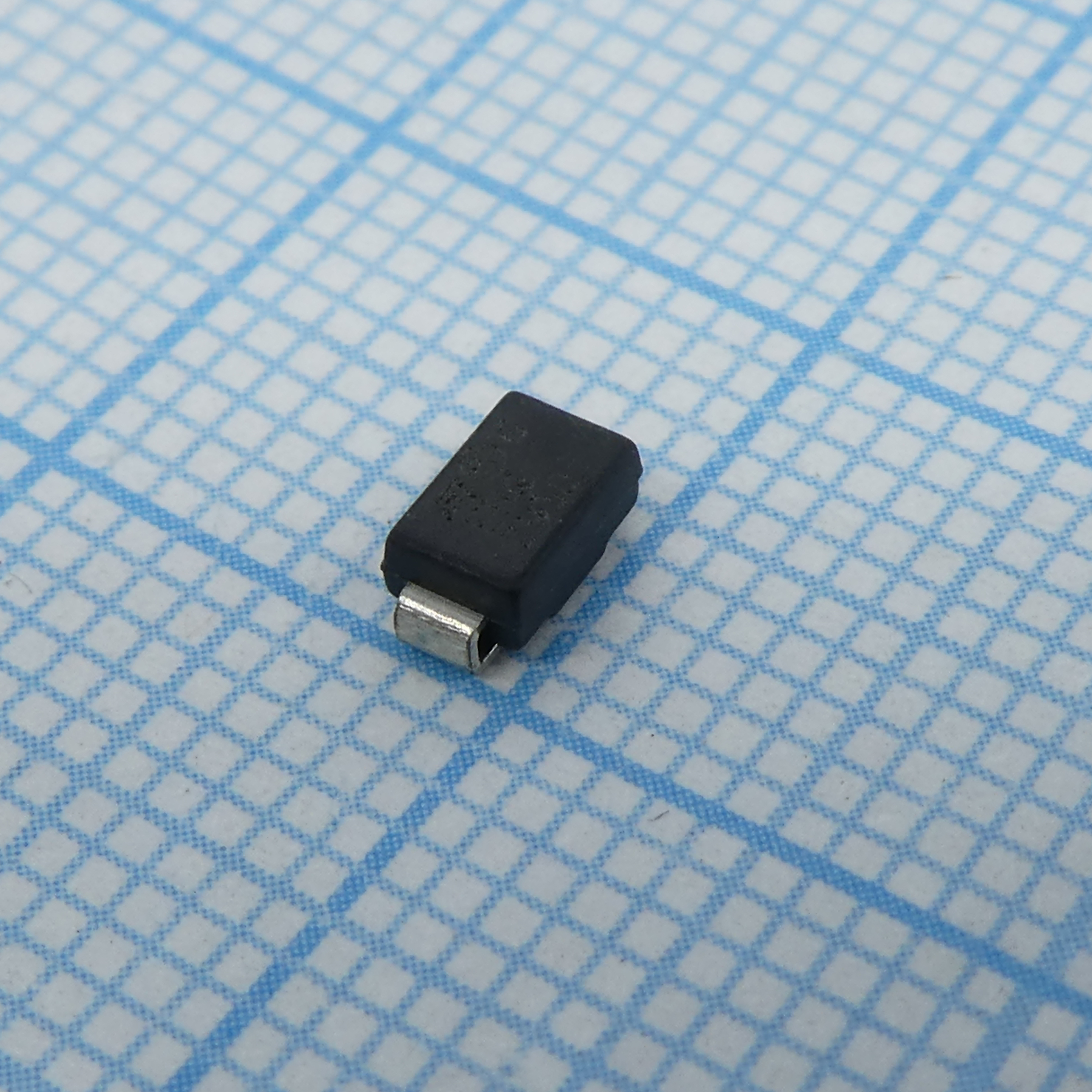 Фото SMAJ130CA-TR ST Microelectronics — SMAJ130CA-TR — Диоды защиты от перенапряжения (TVS) — ST Microelectronics