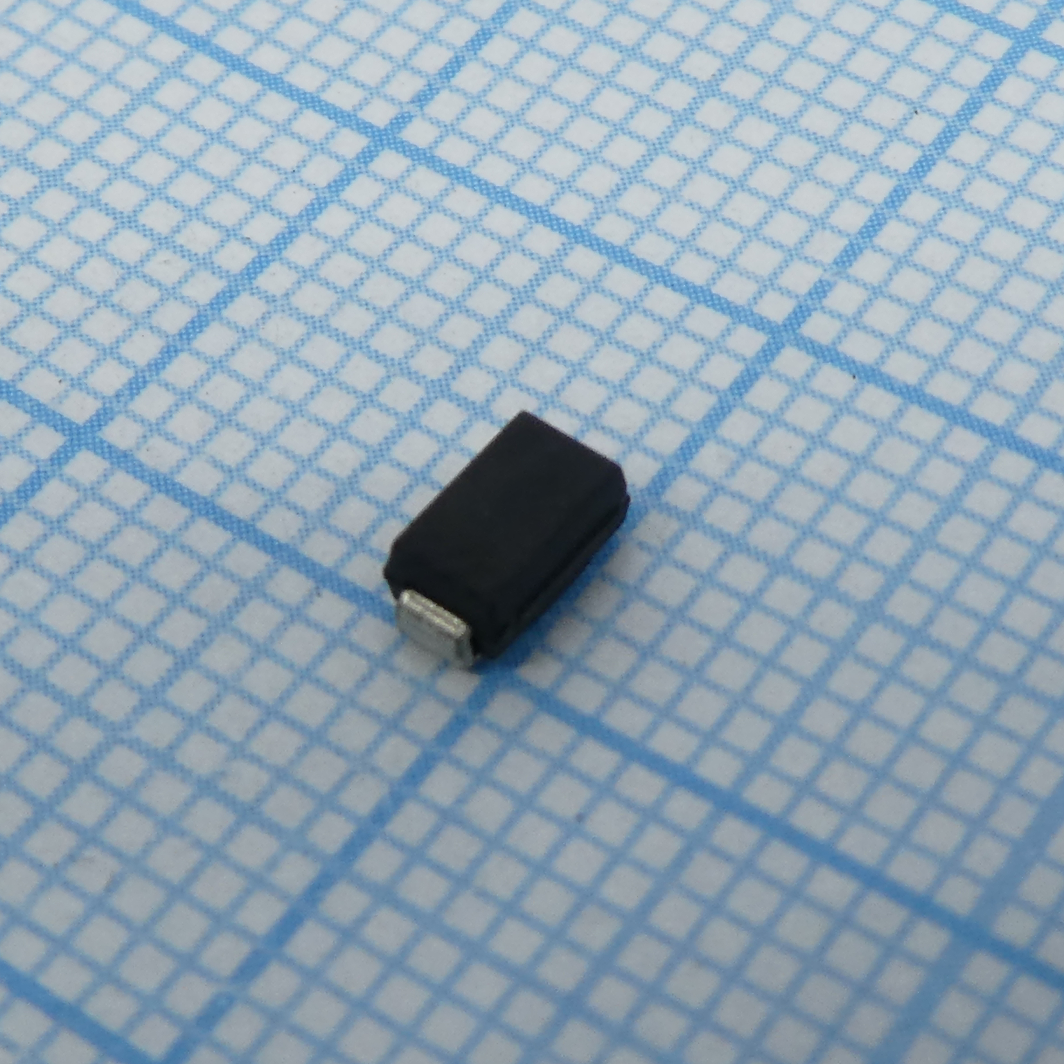 Фото SMAJ 13A-TR ST Microelectronics — SMAJ13A-TR — Диоды защиты от перенапряжения (TVS) — ST Microelectronics