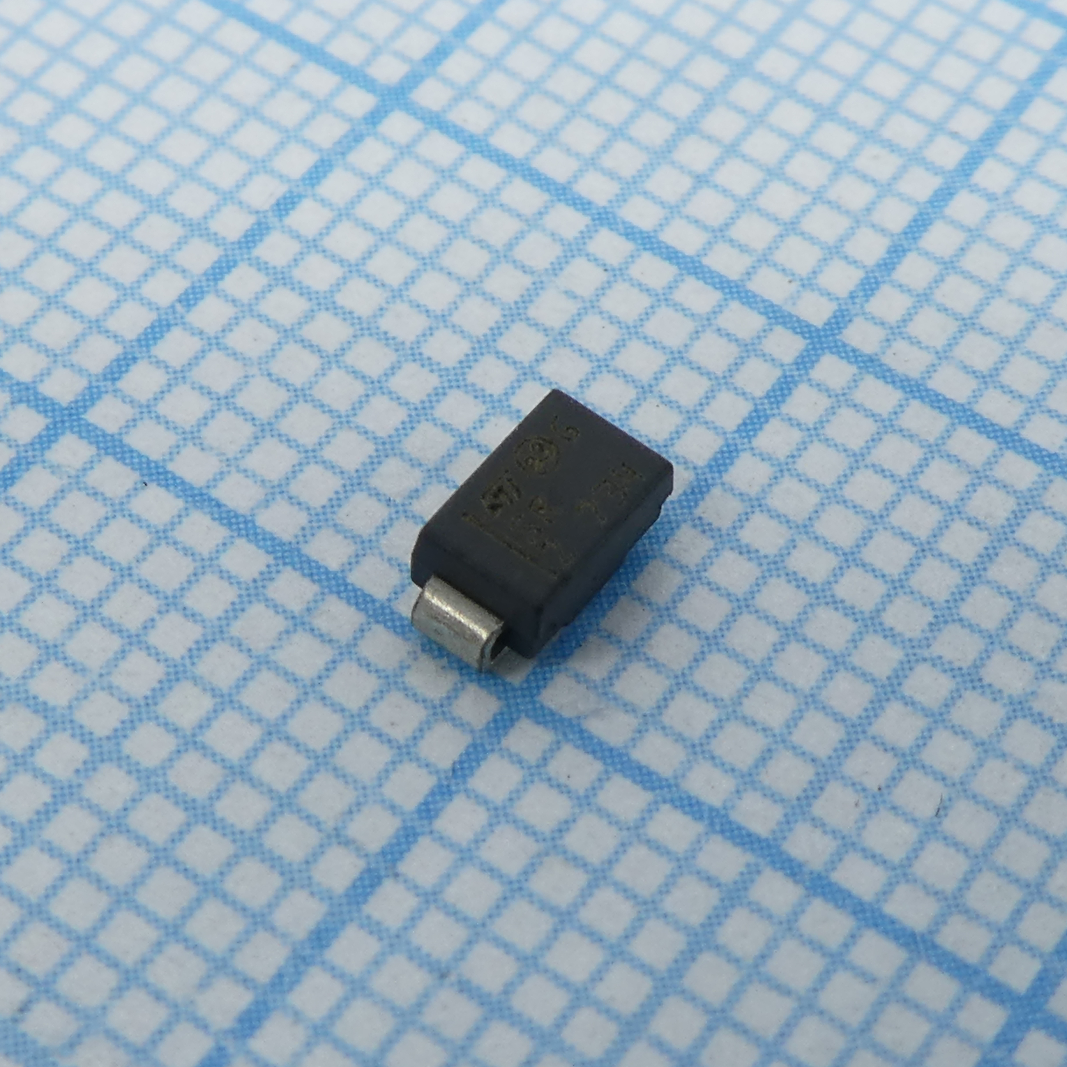 Фото SMAJ170A-TR ST Microelectronics — SMAJ170A-TR — Диоды защиты от перенапряжения (TVS) — ST Microelectronics