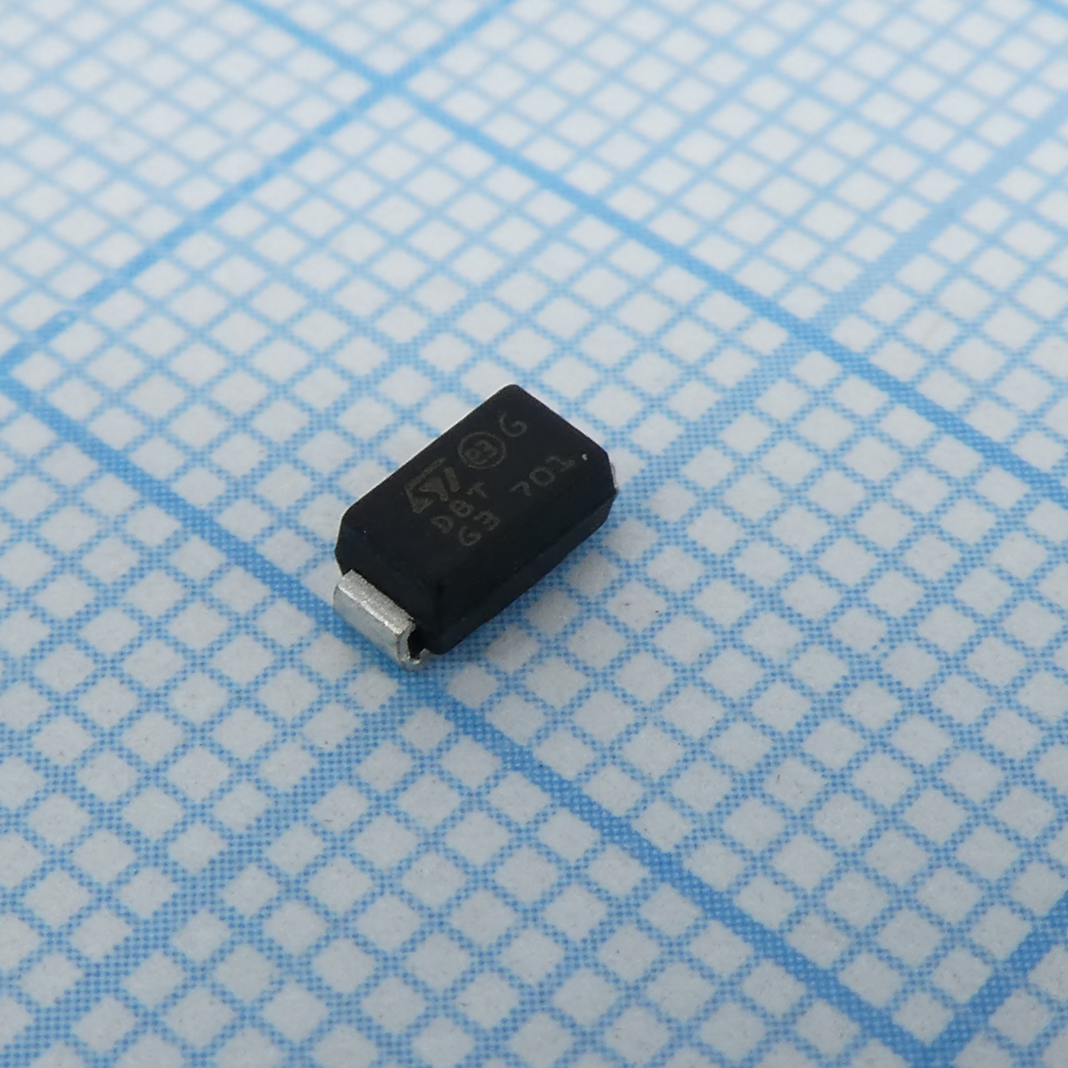 Фото SMAJ 24CA-TR ST Microelectronics — SMAJ24CA-TR — Диоды защиты от перенапряжения (TVS) — ST Microelectronics