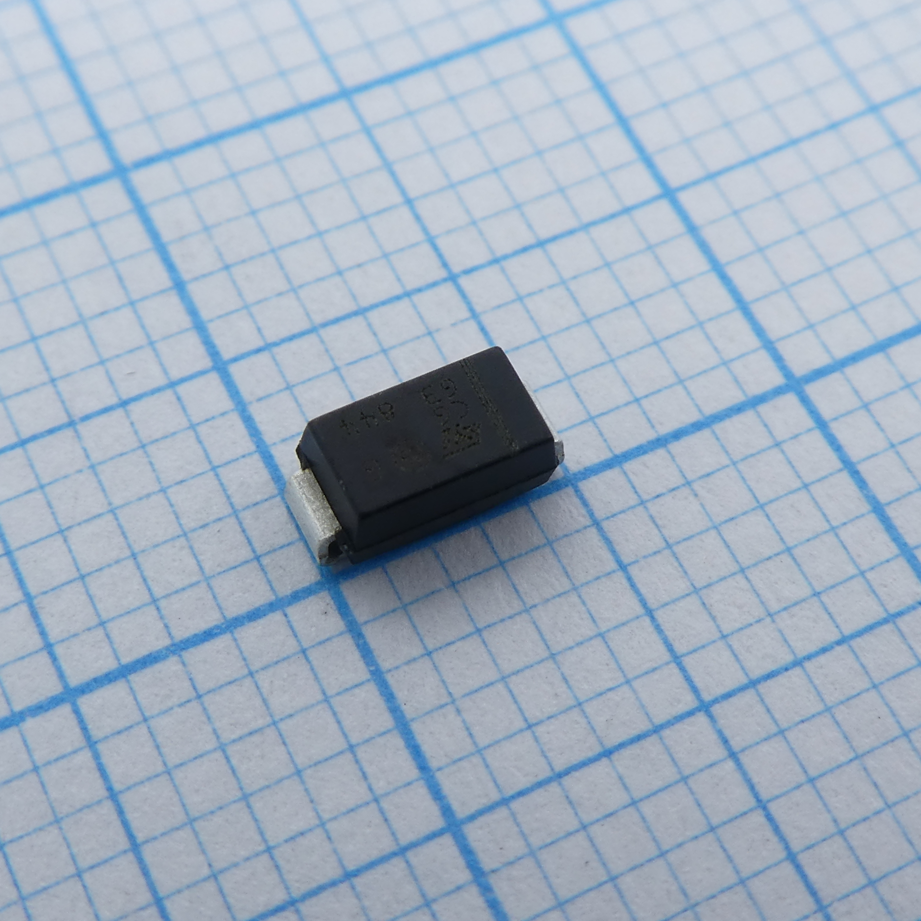 Фото SMAJ 28A-TR ST Microelectronics — SMAJ28A-TR — Диоды защиты от перенапряжения (TVS) — ST Microelectronics