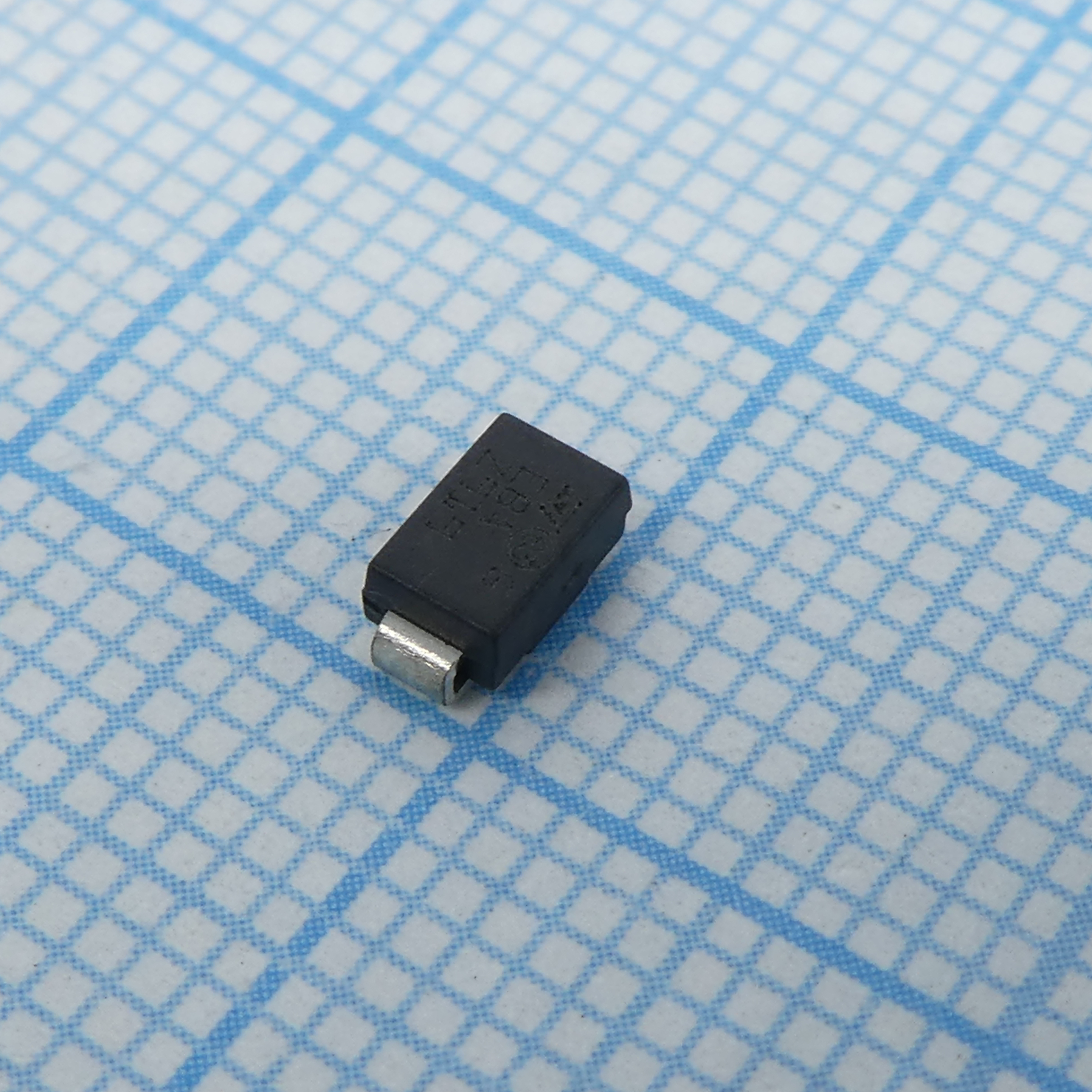 Фото SMAJ 43CA-TR ST Microelectronics — SMAJ43CA-TR — Диоды защиты от перенапряжения (TVS) — ST Microelectronics