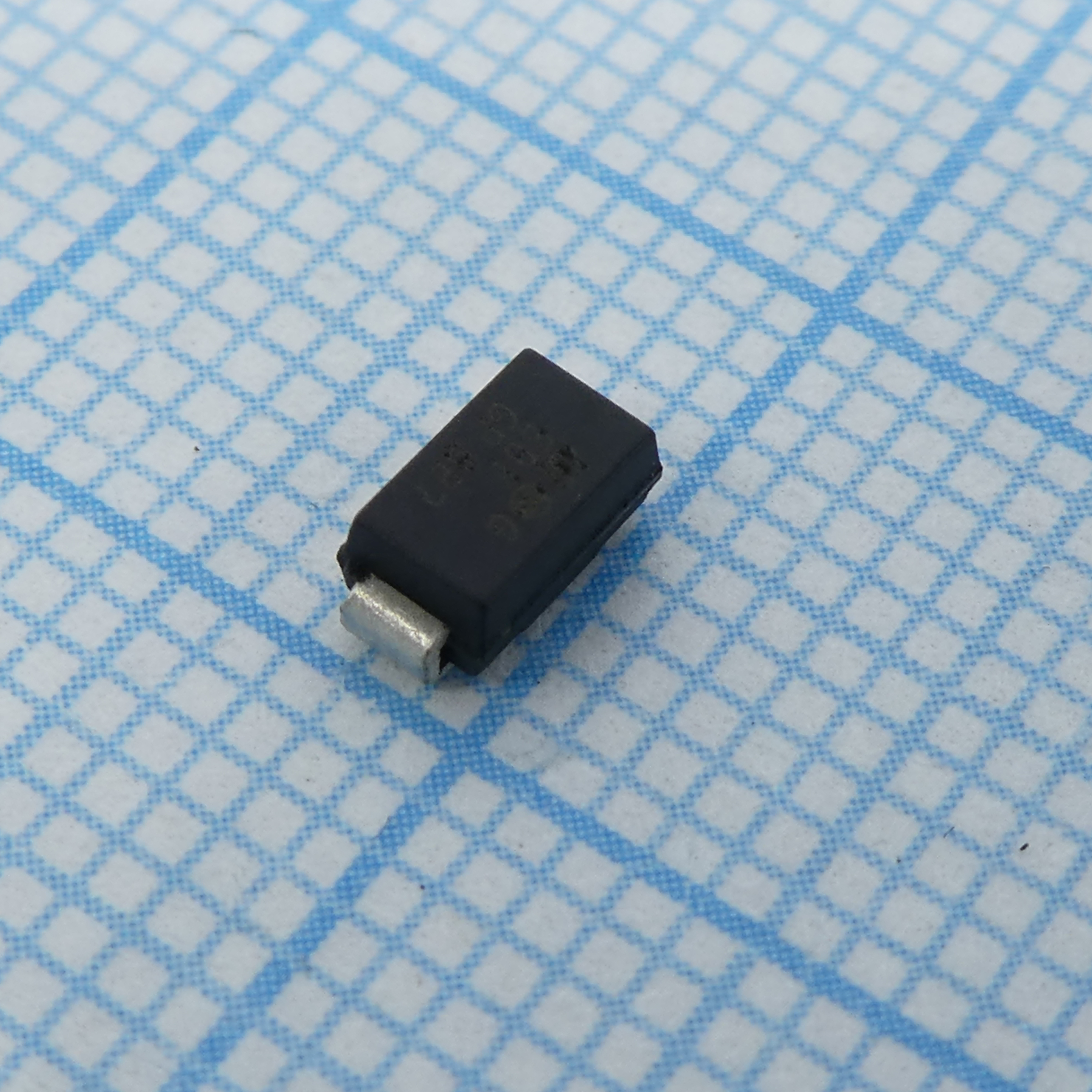 Фото SMAJ 58CA-TR ST Microelectronics — SMAJ58CA-TR — Диоды защиты от перенапряжения (TVS) — ST Microelectronics