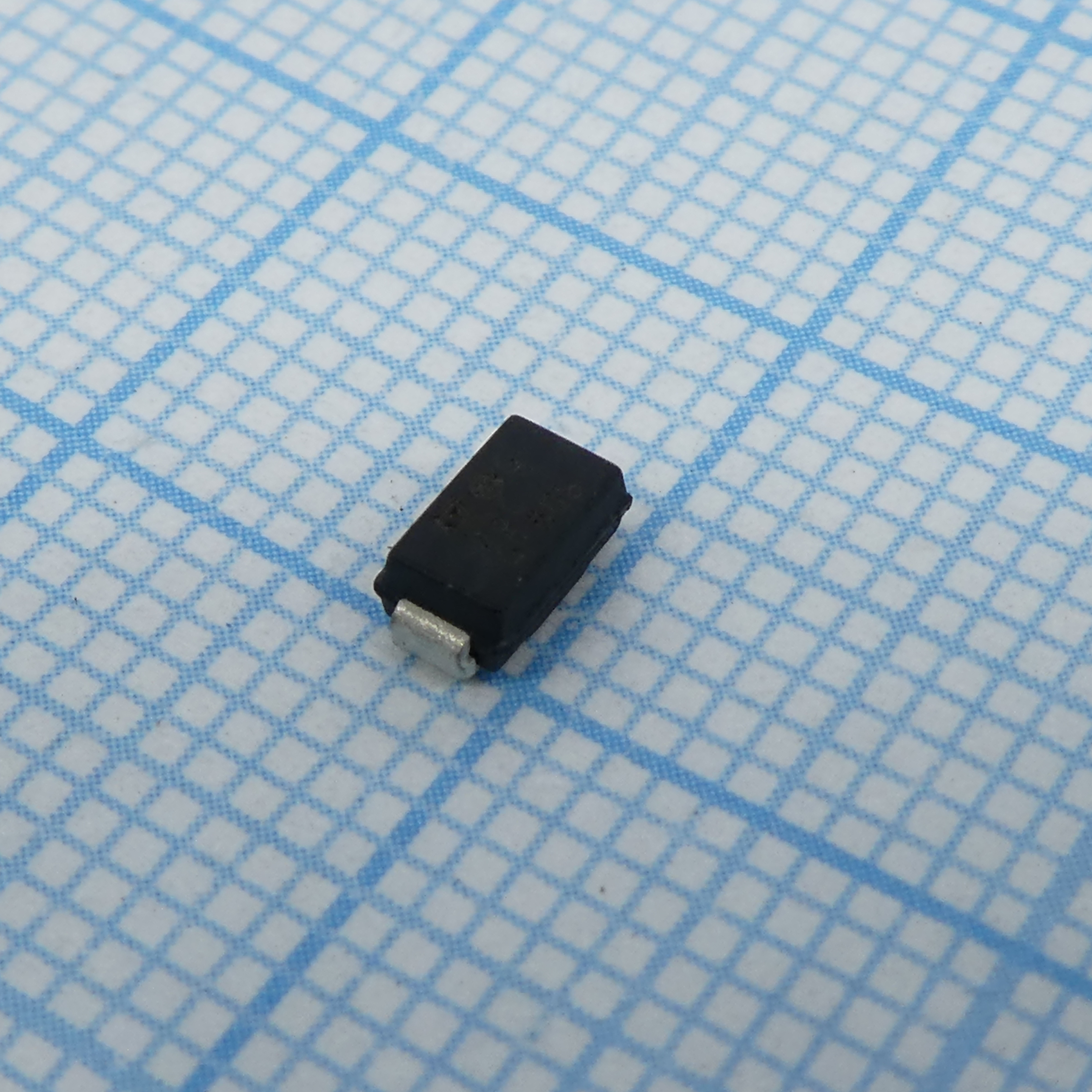 Фото SMAJ  6.5CA-TR ST Microelectronics — SMAJ6.5CA-TR — Диоды защиты от перенапряжения (TVS) — ST Microelectronics
