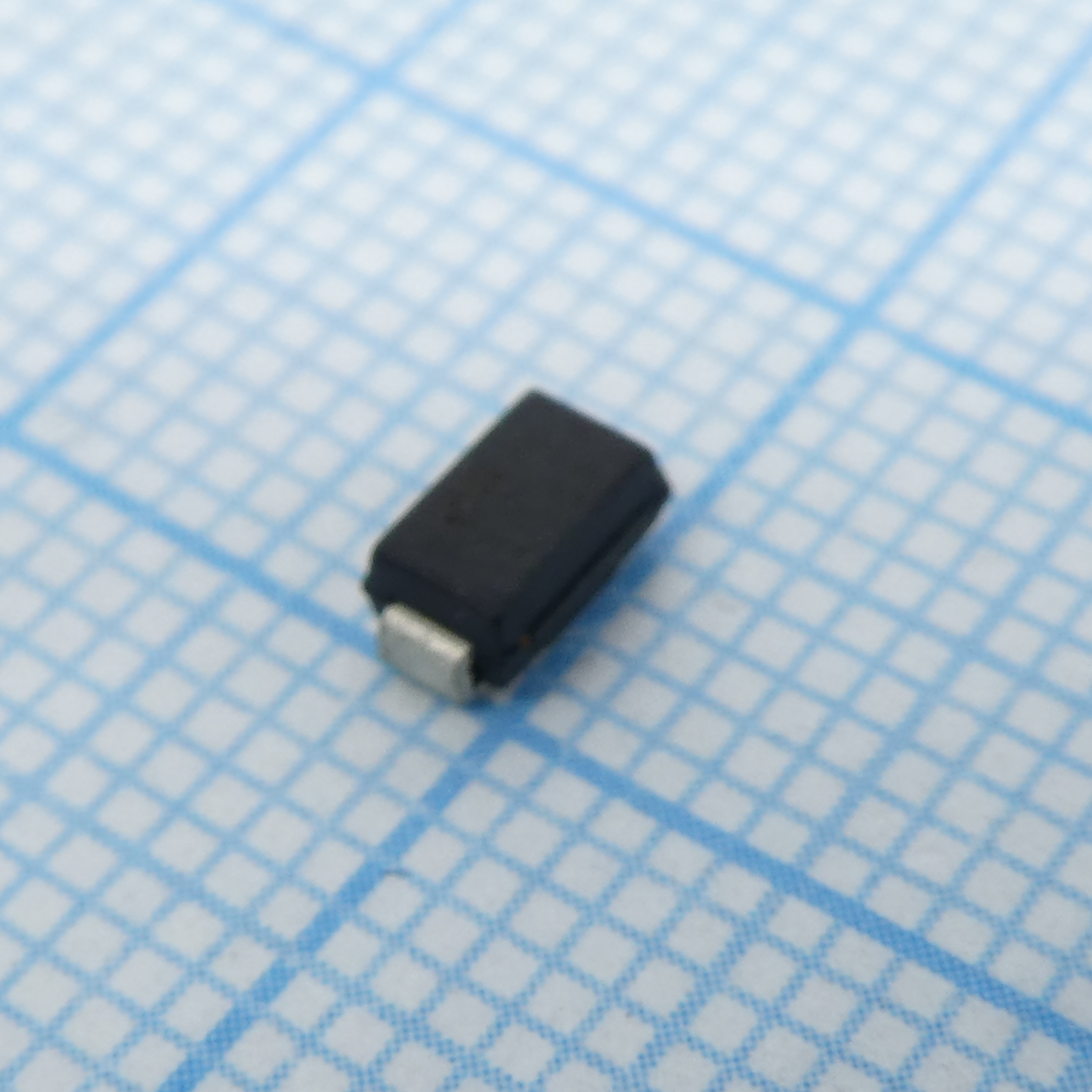 Фото SMAJ 70A-TR ST Microelectronics — SMAJ70A-TR — Диоды защиты от перенапряжения (TVS) — ST Microelectronics