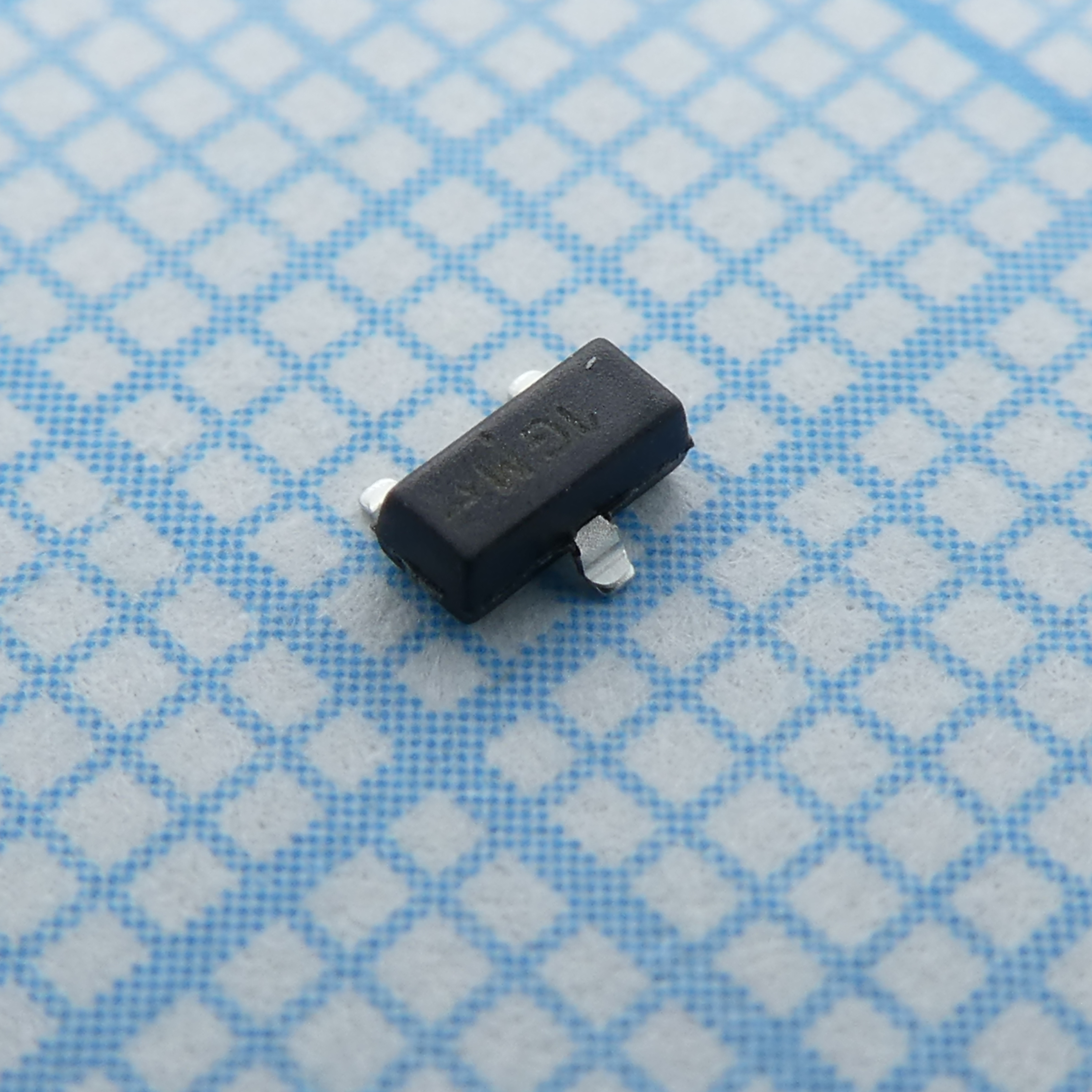 Фото SMMBTA06LT1G ON Semiconductor — SMMBTA06LT1G — Одиночные биполярные транзисторы — ON Semiconductor