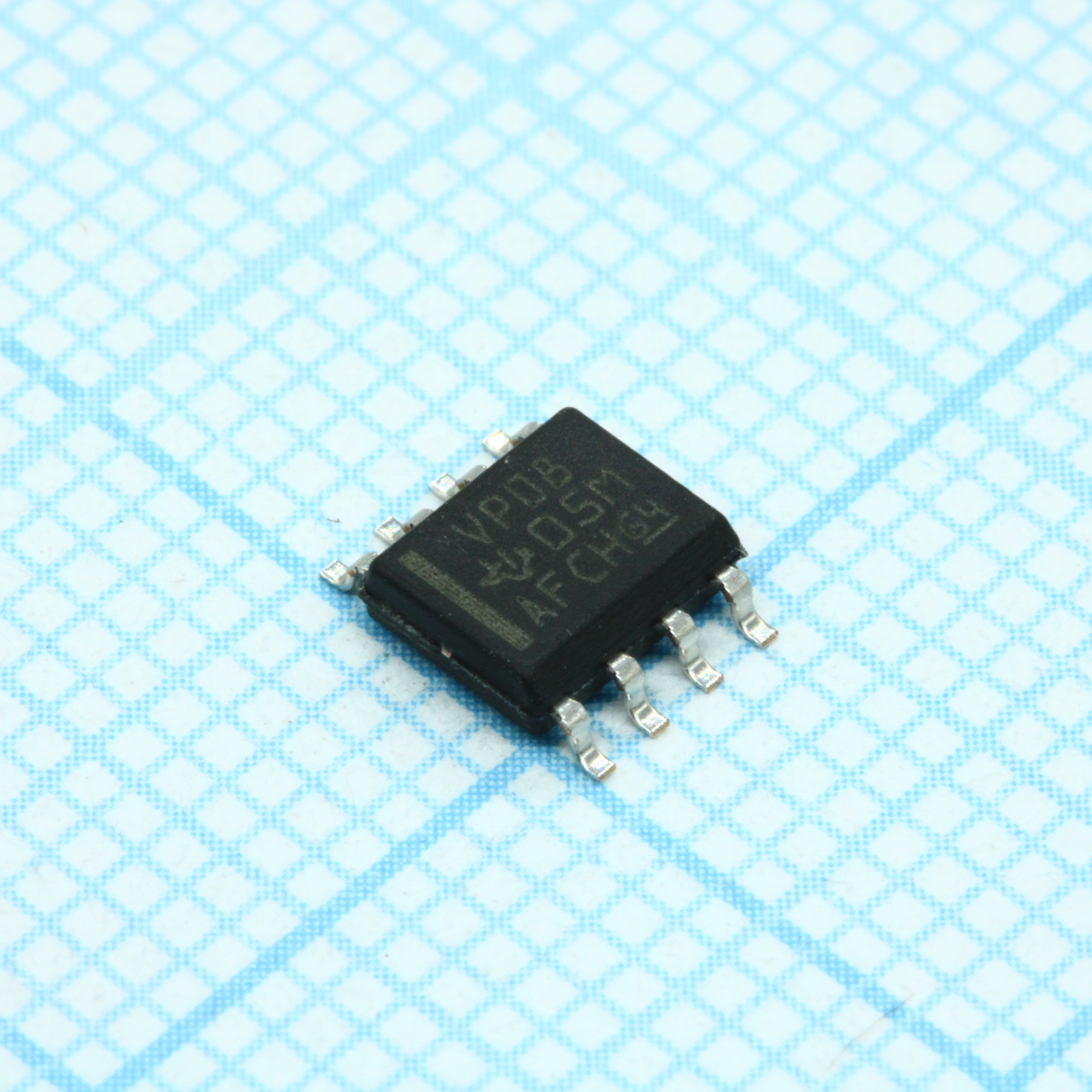 Фото SN65HVD08DR Texas Instruments — SN65HVD08DR — Драйверы, трансиверы RS-232/422/485 — Texas Instruments
