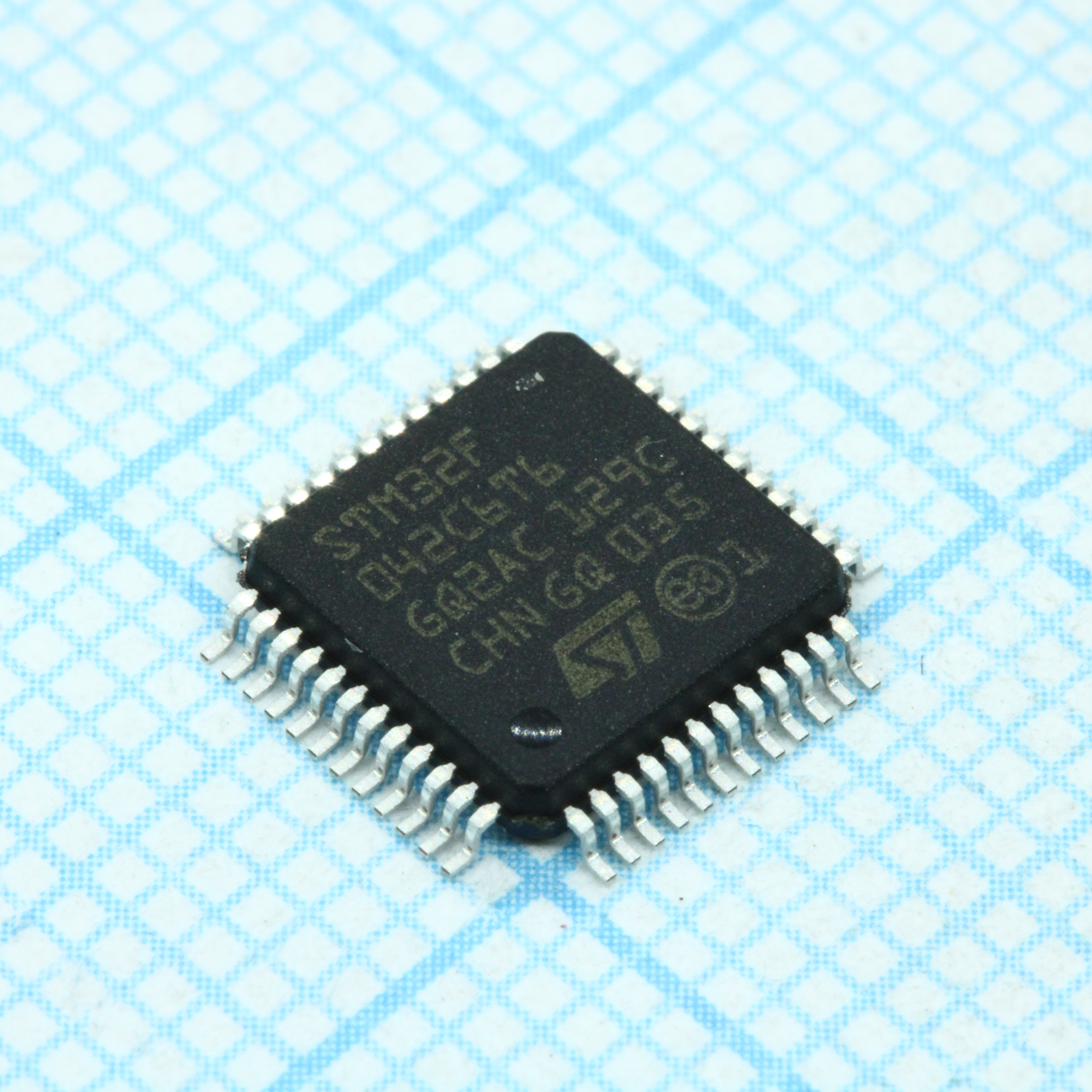 Фото STM32F042C6T6 ST Microelectronics — STM32F042C6T6 — Микроконтроллеры STM — ST Microelectronics