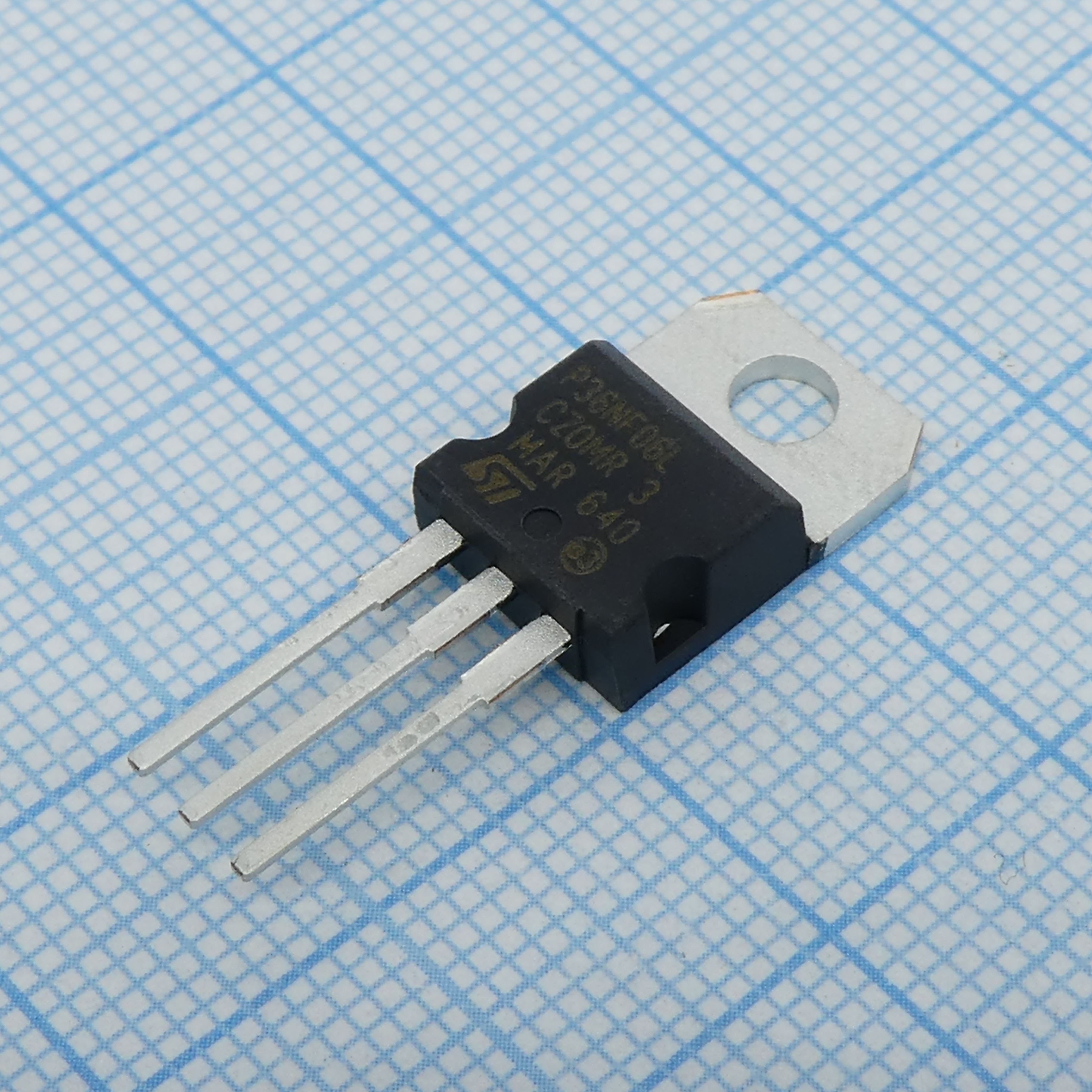 Фото STP36NF06L ST Microelectronics — STP36NF06L — Одиночные MOSFET транзисторы — ST Microelectronics