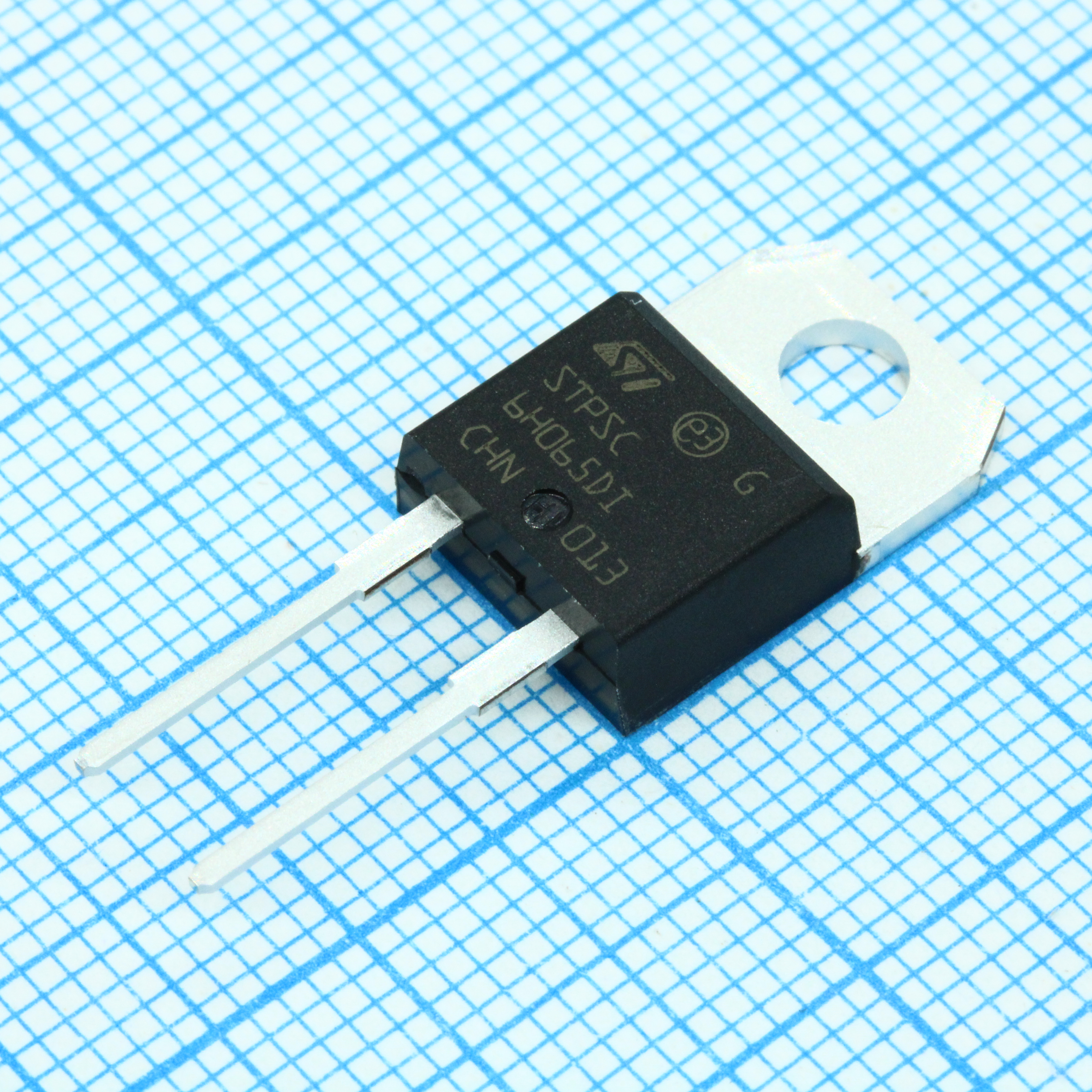 Фото Шоттки 650V  6A ST Microelectronics — STPSC6H065DI — Диоды на карбиде кремния — ST Microelectronics