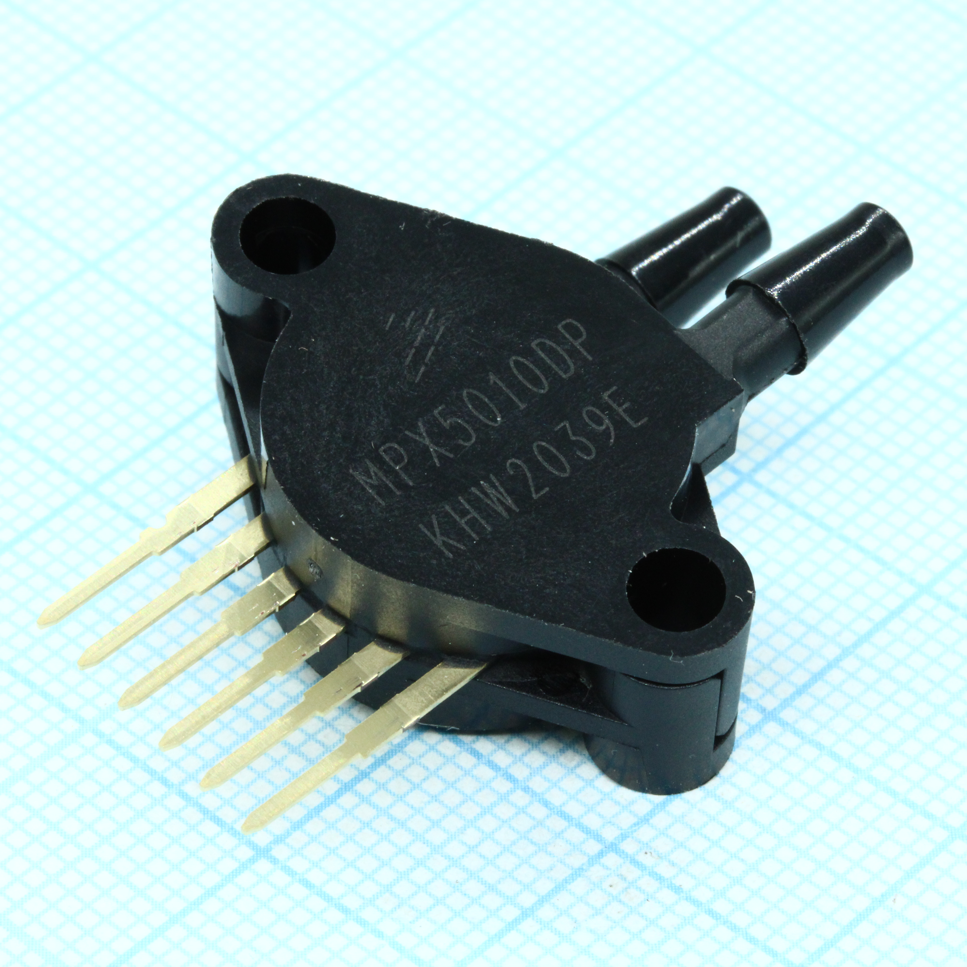 Фото MPX5010DP NXP / Philips — MPX5010DP — Датчики давления и силы — NXP / Philips