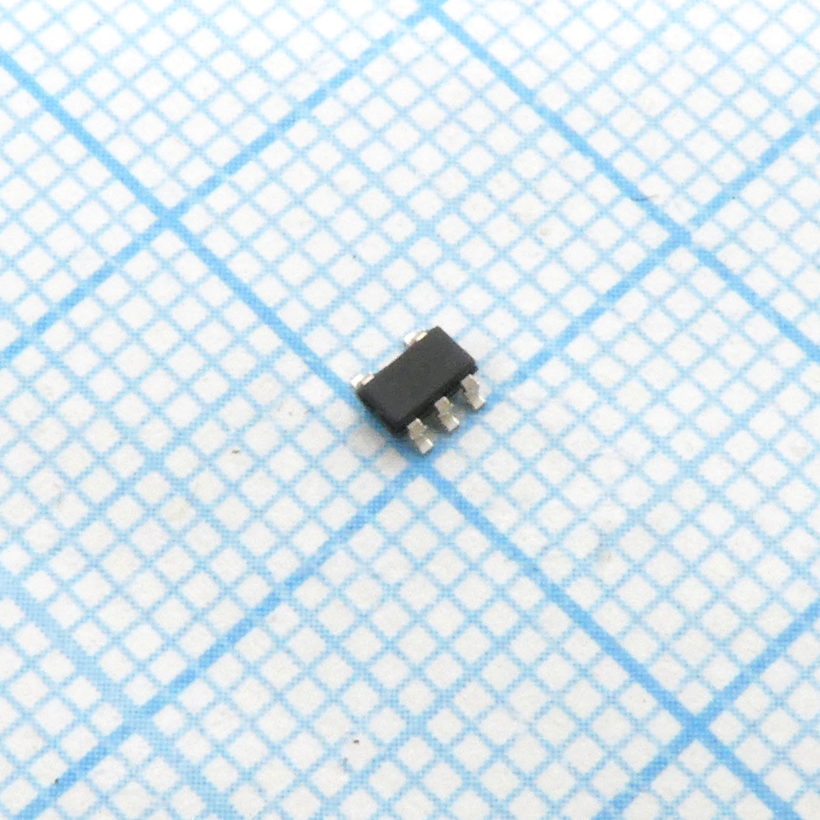 Фото TLV70233DBVT Texas Instruments — TLV70233DBVT — Стабилизаторы линейные — Texas Instruments