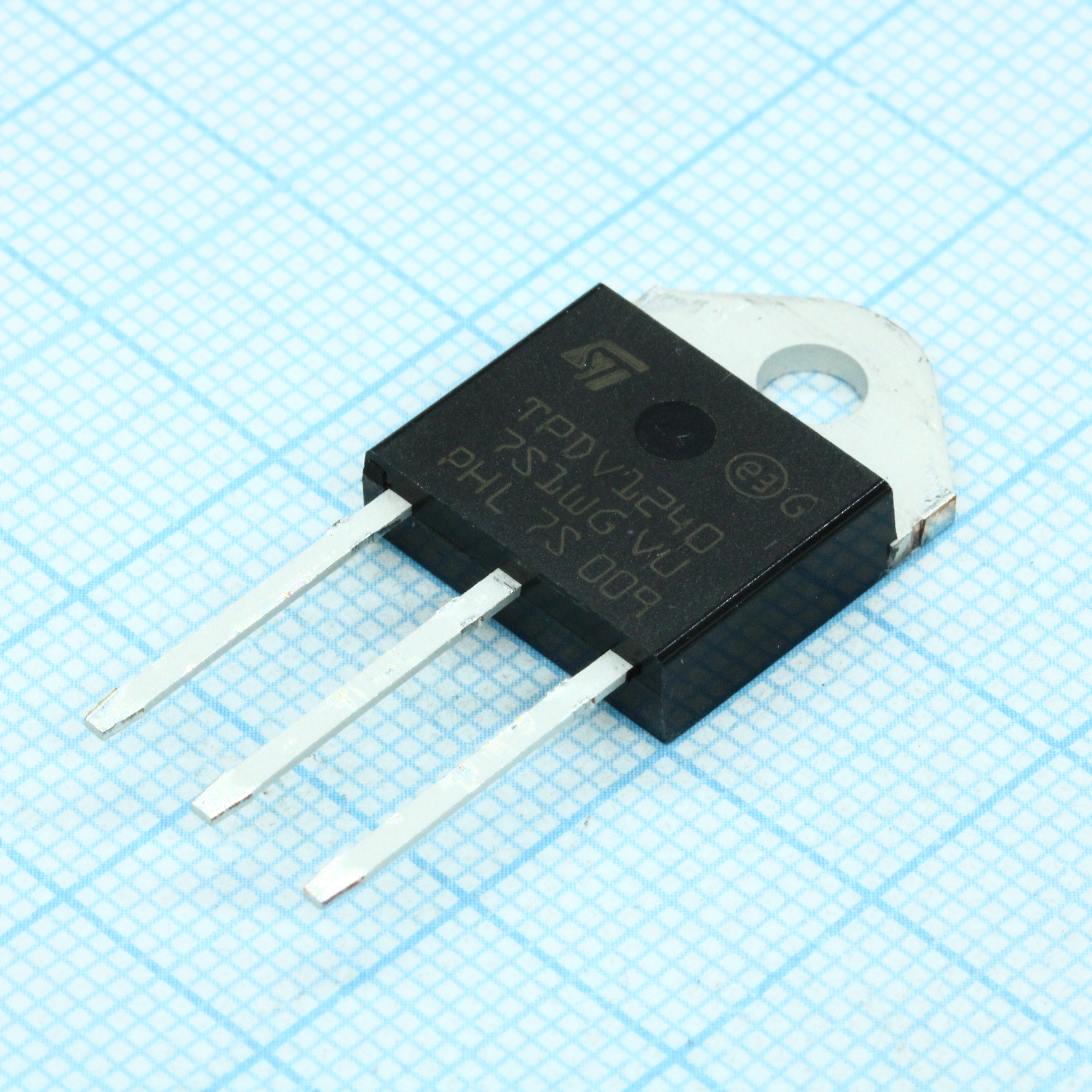 Фото TPDV1240RG ST Microelectronics — TPDV1240RG — Симисторы (Triac) — ST Microelectronics