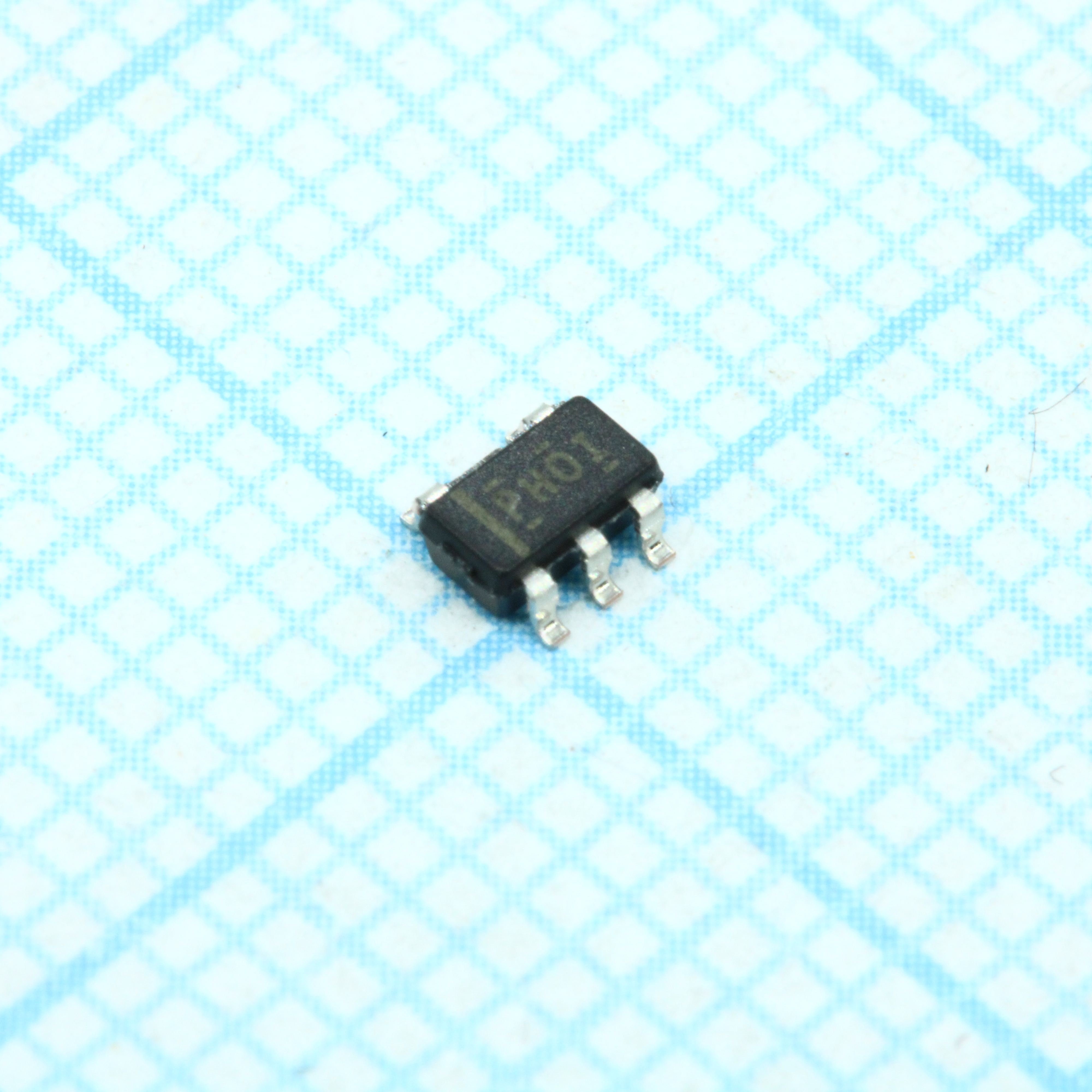 Фото TPS61040DBVR Texas Instruments — TPS61040DBVR — Драйверы, контроллеры LED, LCD, VFD — Texas Instruments