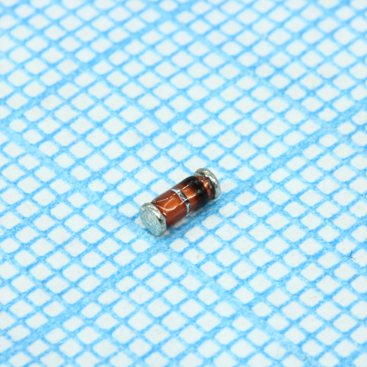 Фото  33V  0.5W VISHAY — TZMC33-GS08