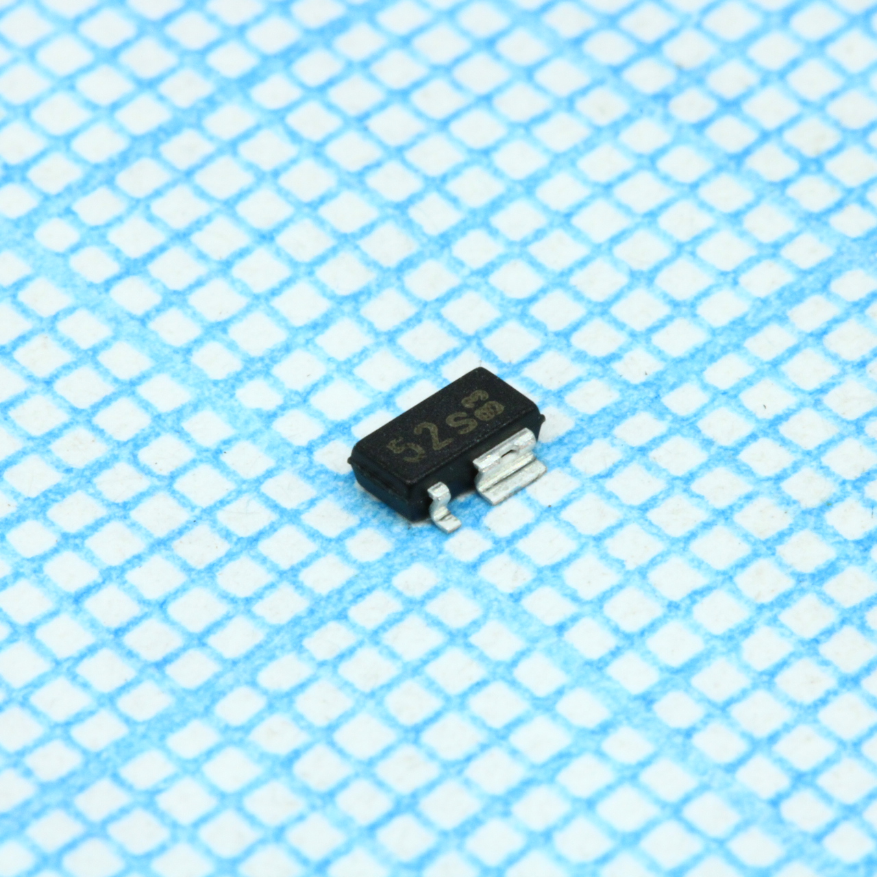 Фото TLE4250-2G Infineon Technologies — TLE4250-2G — Стабилизаторы линейные — Infineon Technologies