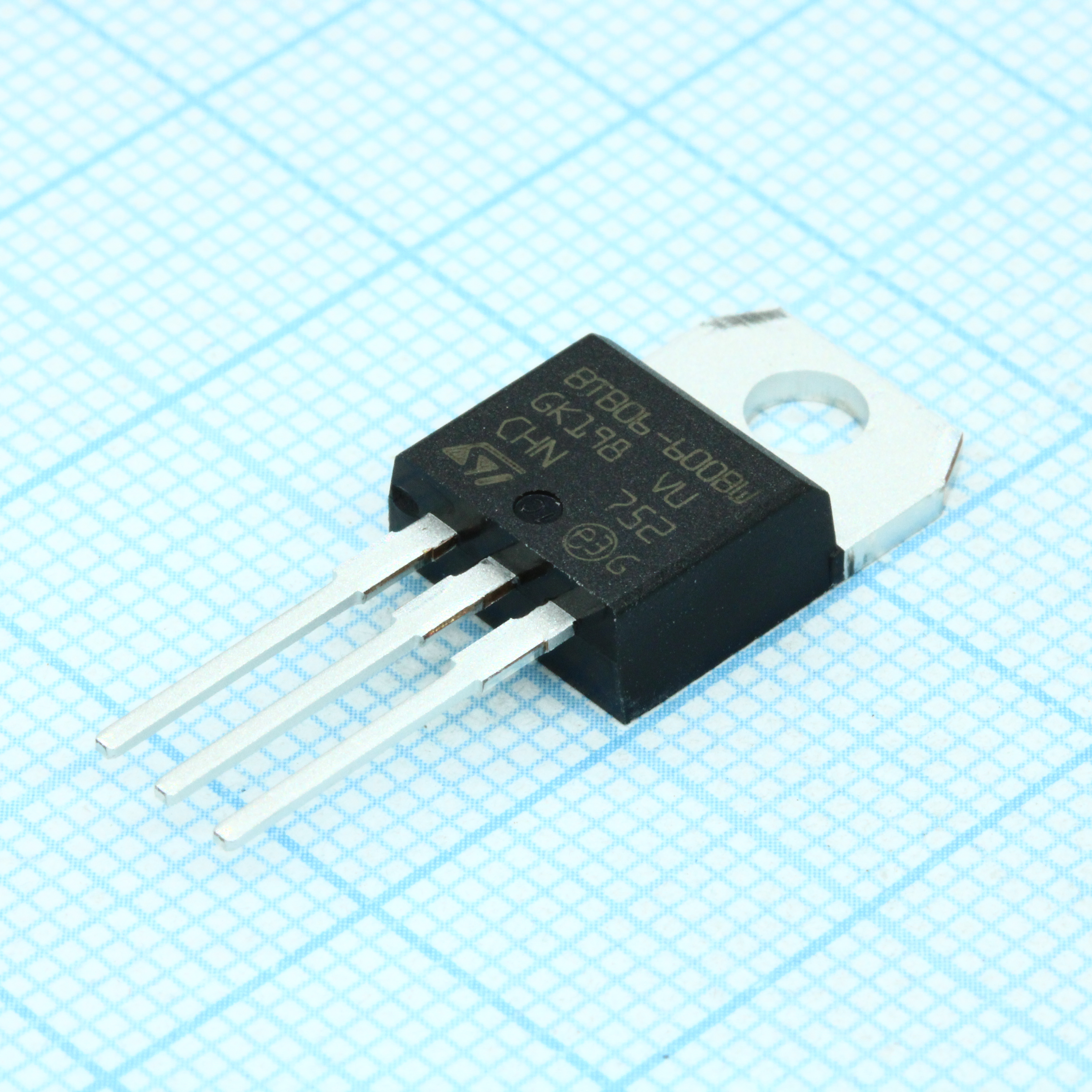 Фото BTB06-600BWRG ST Microelectronics — BTB06-600BWRG — Симисторы (Triac) — ST Microelectronics
