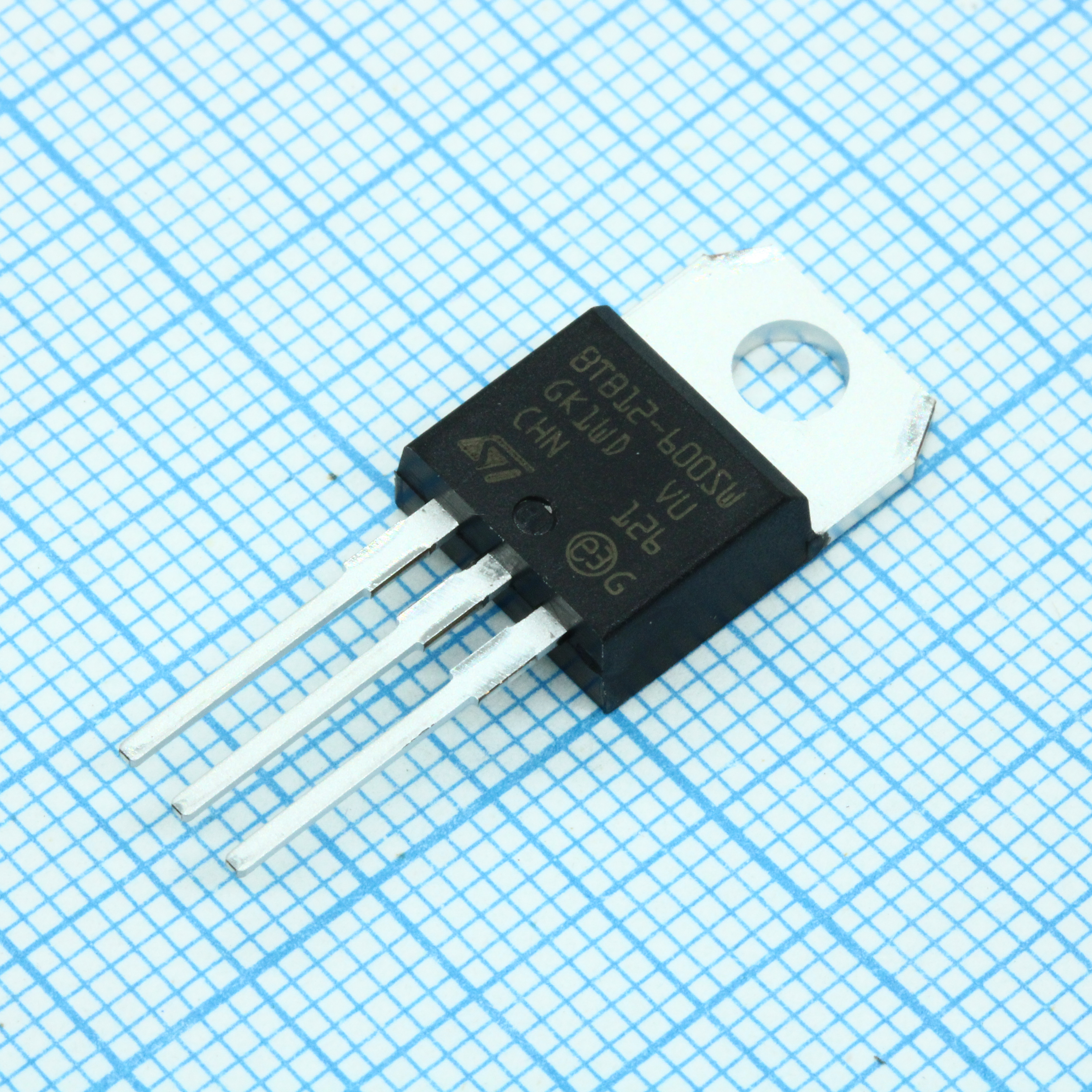 Фото BTB12-600SWRG ST Microelectronics — BTB12-600SWRG — Симисторы (Triac) — ST Microelectronics