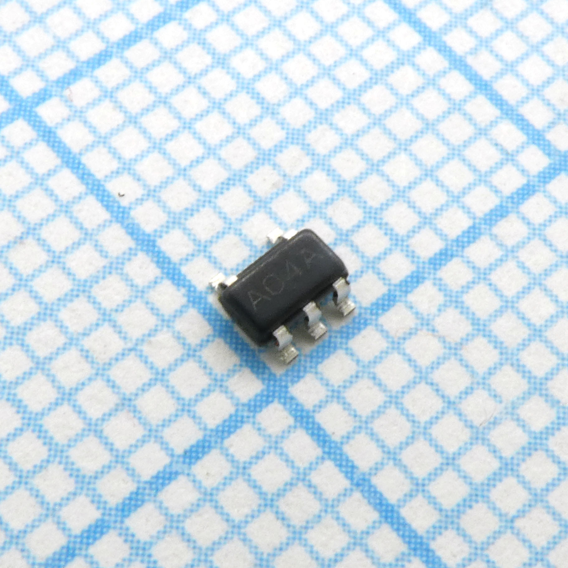 Фото LM7301IM5 Texas Instruments — LM7301IM5/NOPB