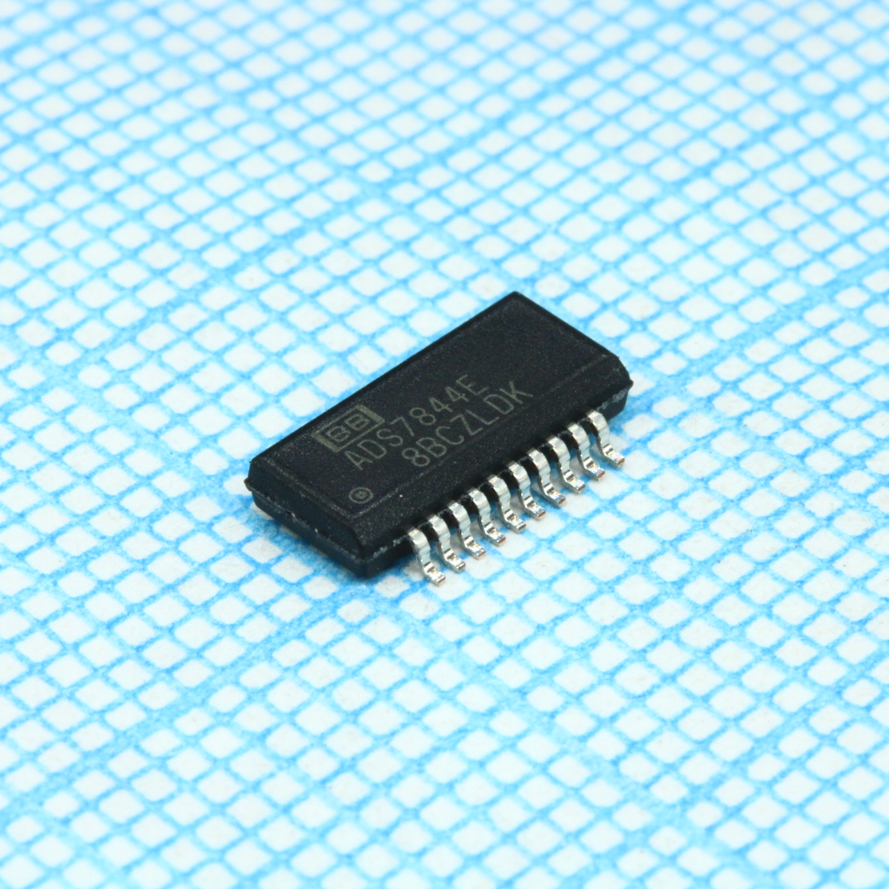 Фото ADS7844E Texas Instruments — ADS7844E/2K5