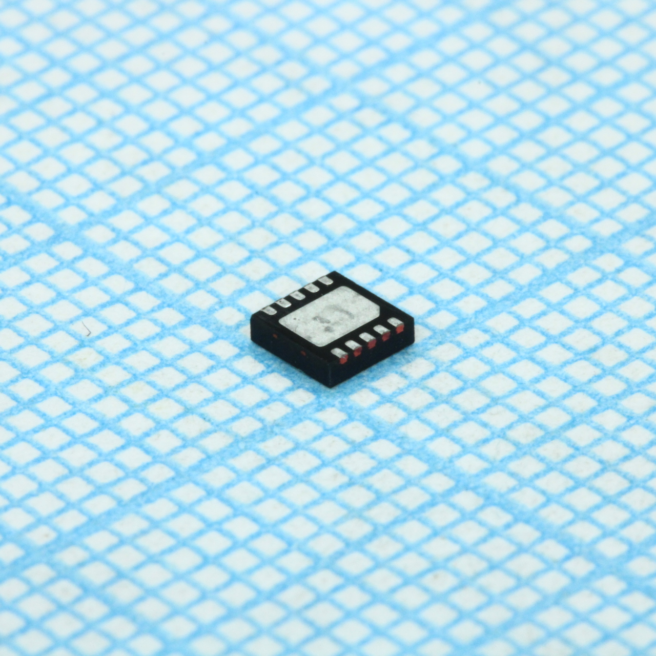 Фото ADM3066EACPZ Analog Devices, Inc. — ADM3066EACPZ — Драйверы, трансиверы RS-232/422/485 — Analog Devices, Inc.