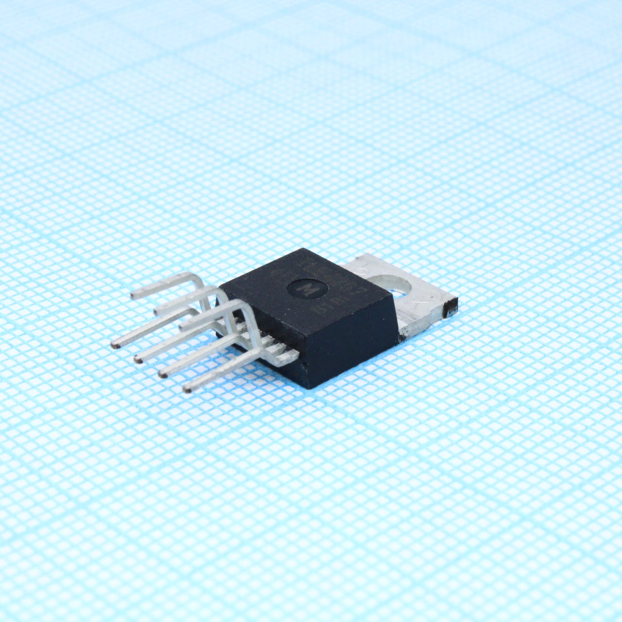 Фото TLE4267 Infineon Technologies — TLE4267 — Стабилизаторы линейные — Infineon Technologies