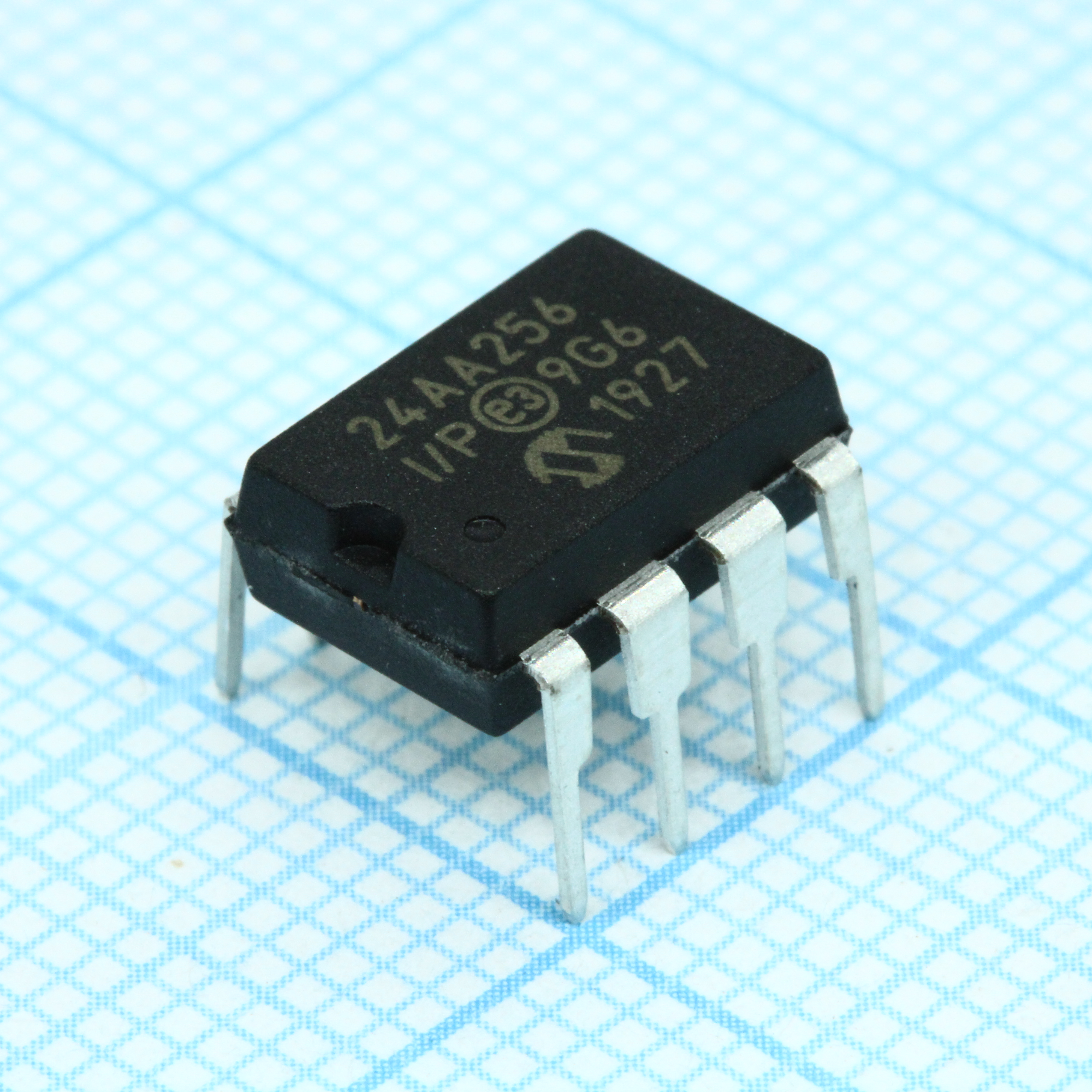Фото AT24C256B Microchip Technology Inc. — 24AA256-I/P