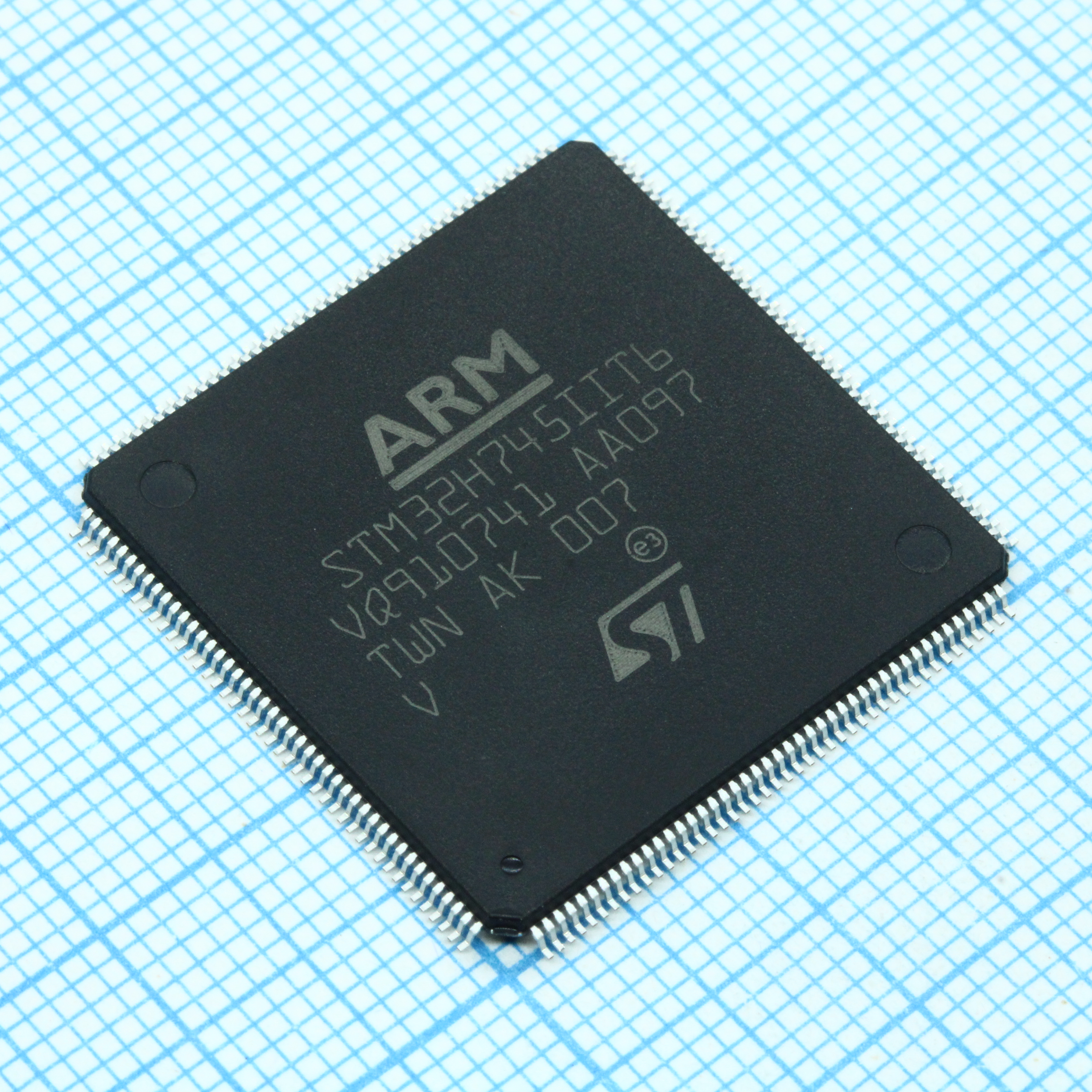 Фото STM32H745IIT6 ST Microelectronics — STM32H745IIT6 — Микроконтроллеры STM — ST Microelectronics