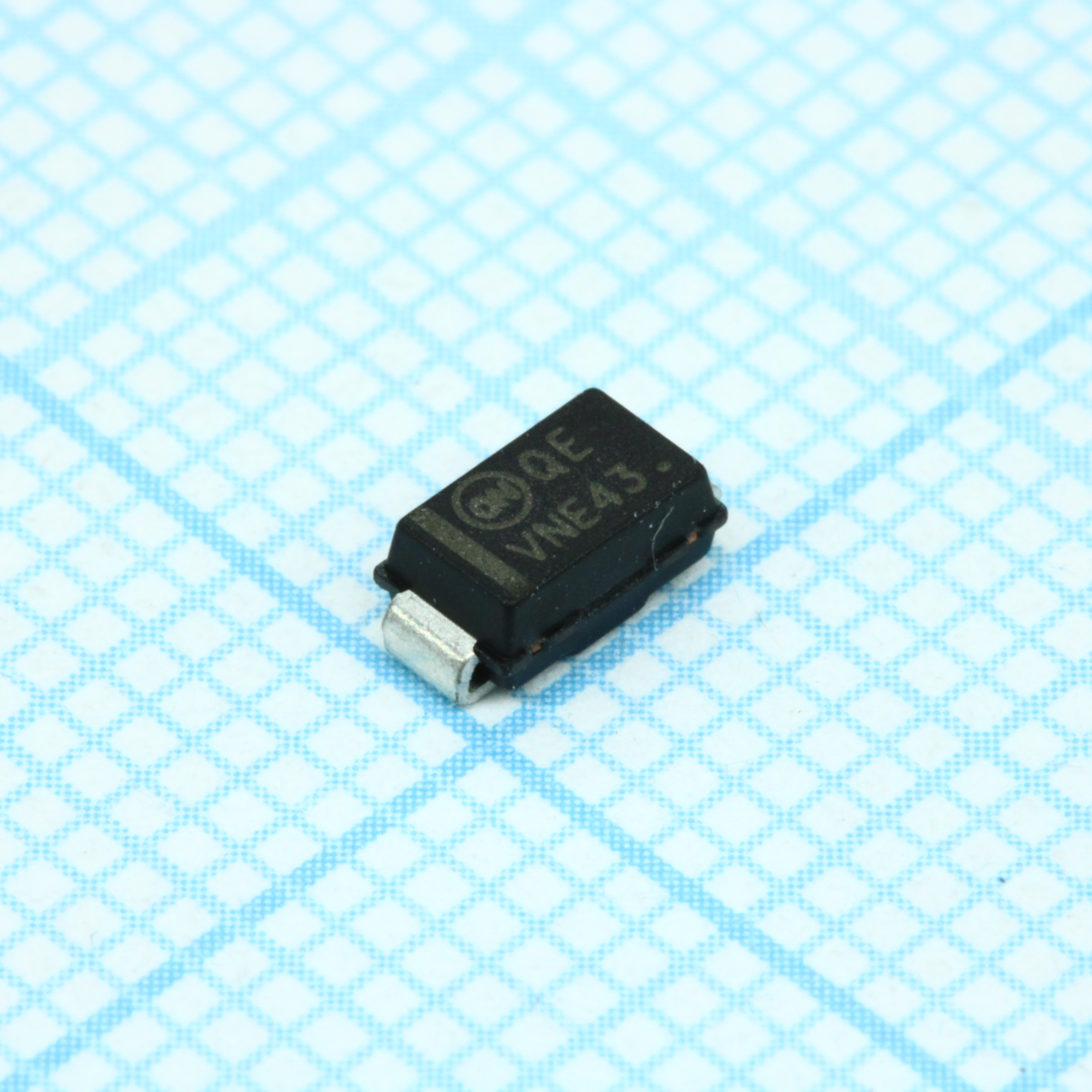 Фото 1SMA5.0AT3G ON Semiconductor — 1SMA5.0AT3G — Диоды защиты от перенапряжения (TVS) — ON Semiconductor