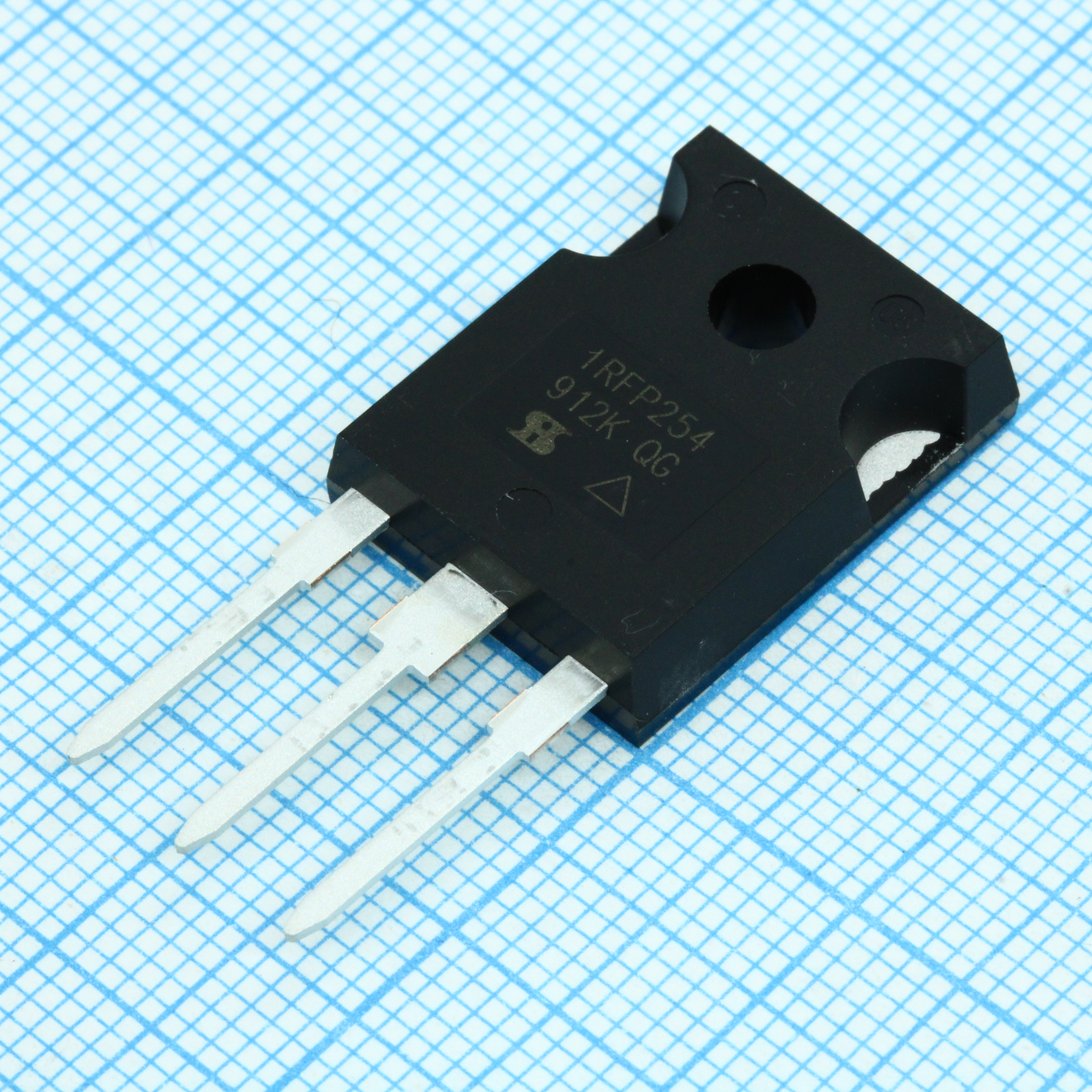 Фото IRFP254PBF VISHAY — IRFP254PBF — Одиночные MOSFET транзисторы — VISHAY