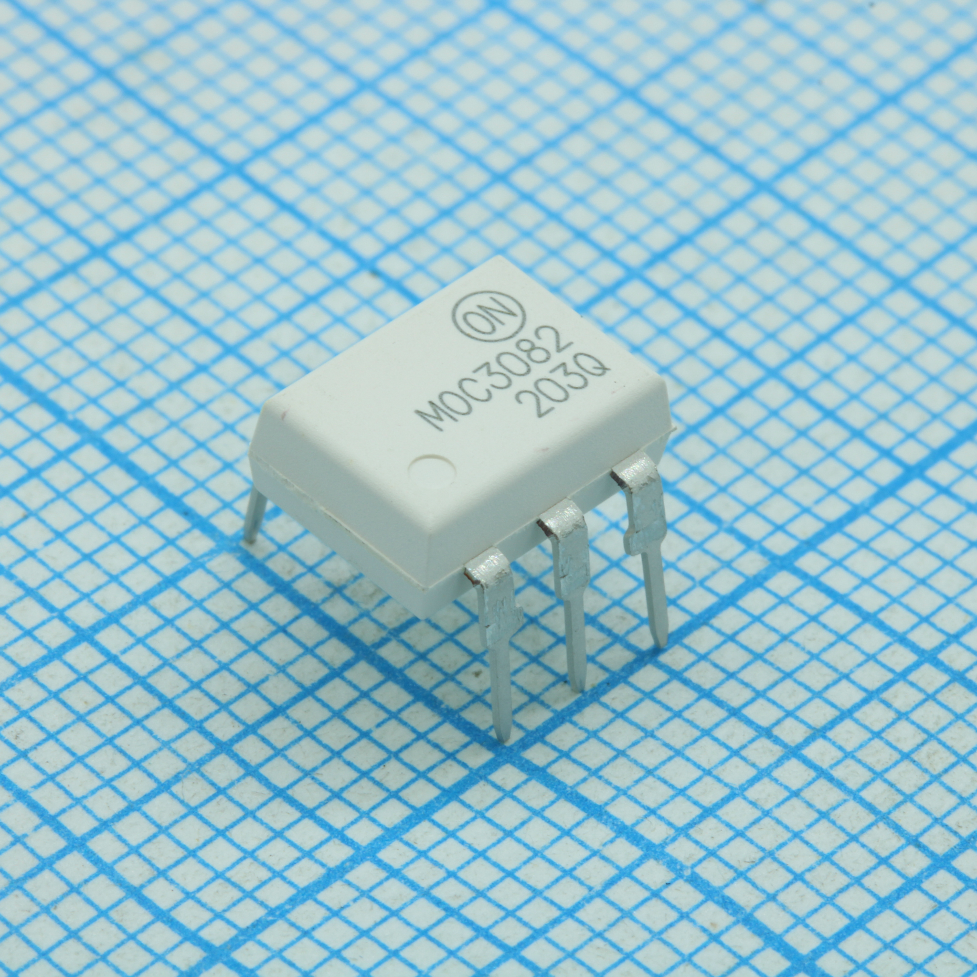 Фото MOC3082M ON Semiconductor — MOC3082M — Оптопары с симисторным выходом — ON Semiconductor