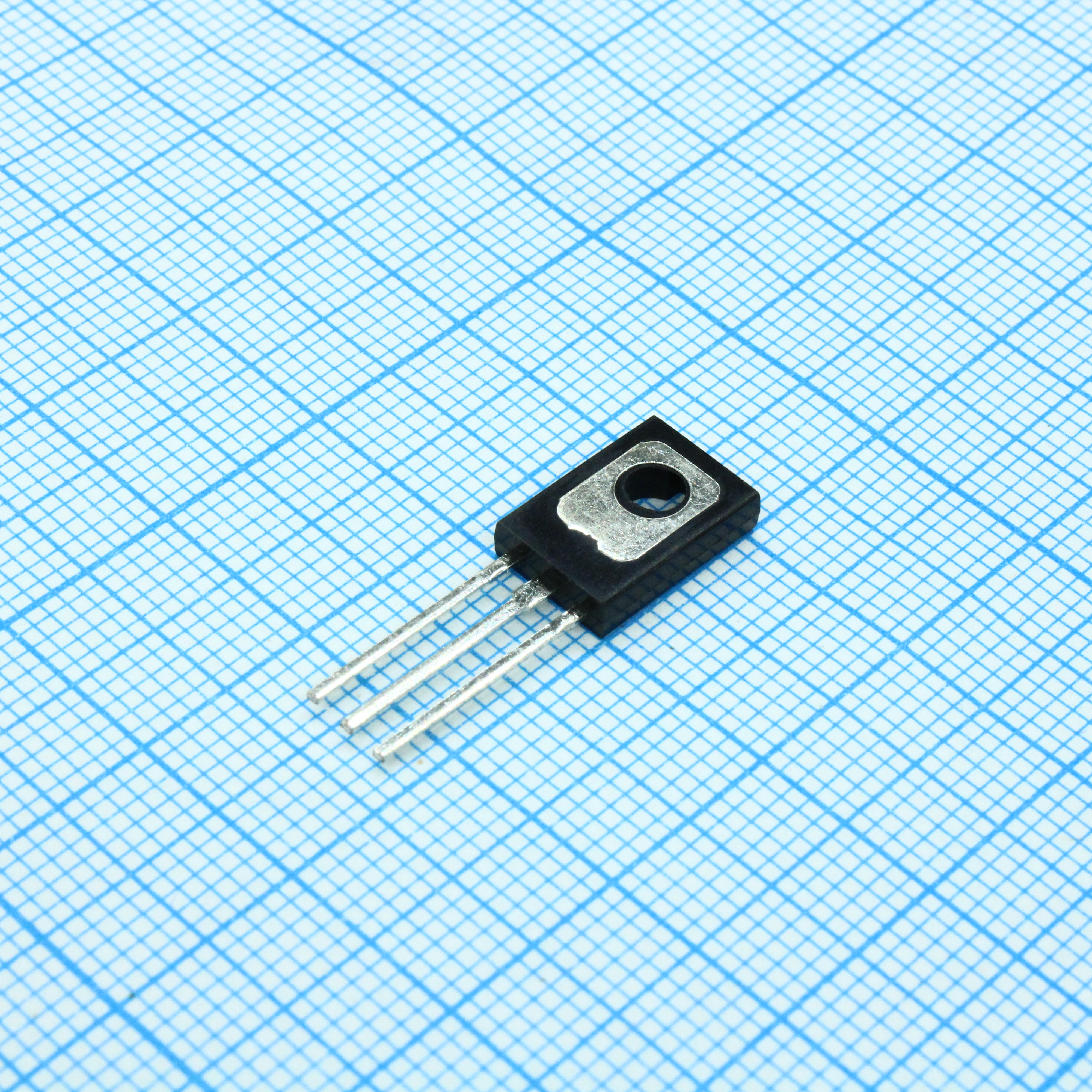 Фото BD681 ST Microelectronics — BD681 — Одиночные биполярные транзисторы — ST Microelectronics