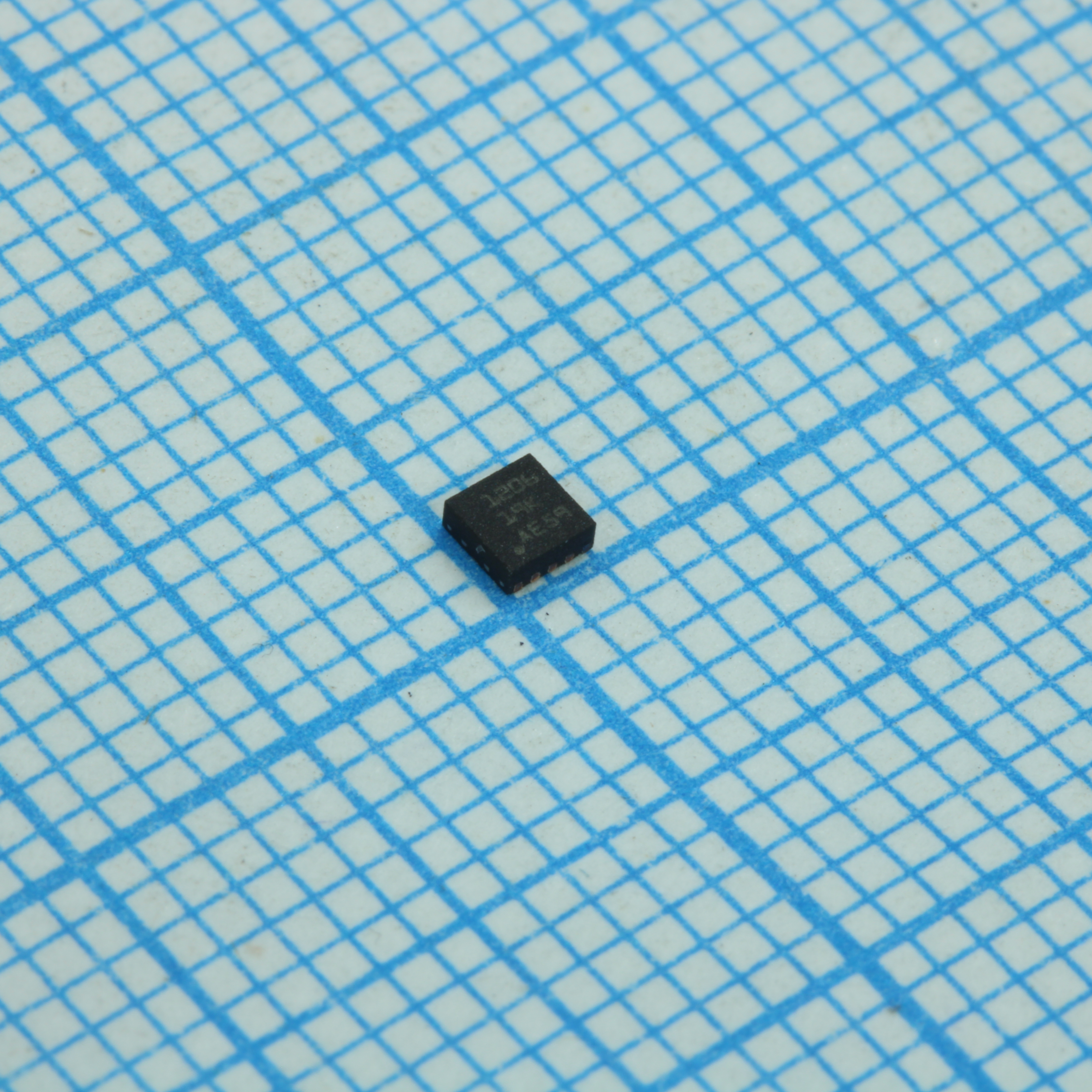 Фото TPS51206DSQT Texas Instruments — TPS51206DSQR — Специализированные микросхемы питания — Texas Instruments