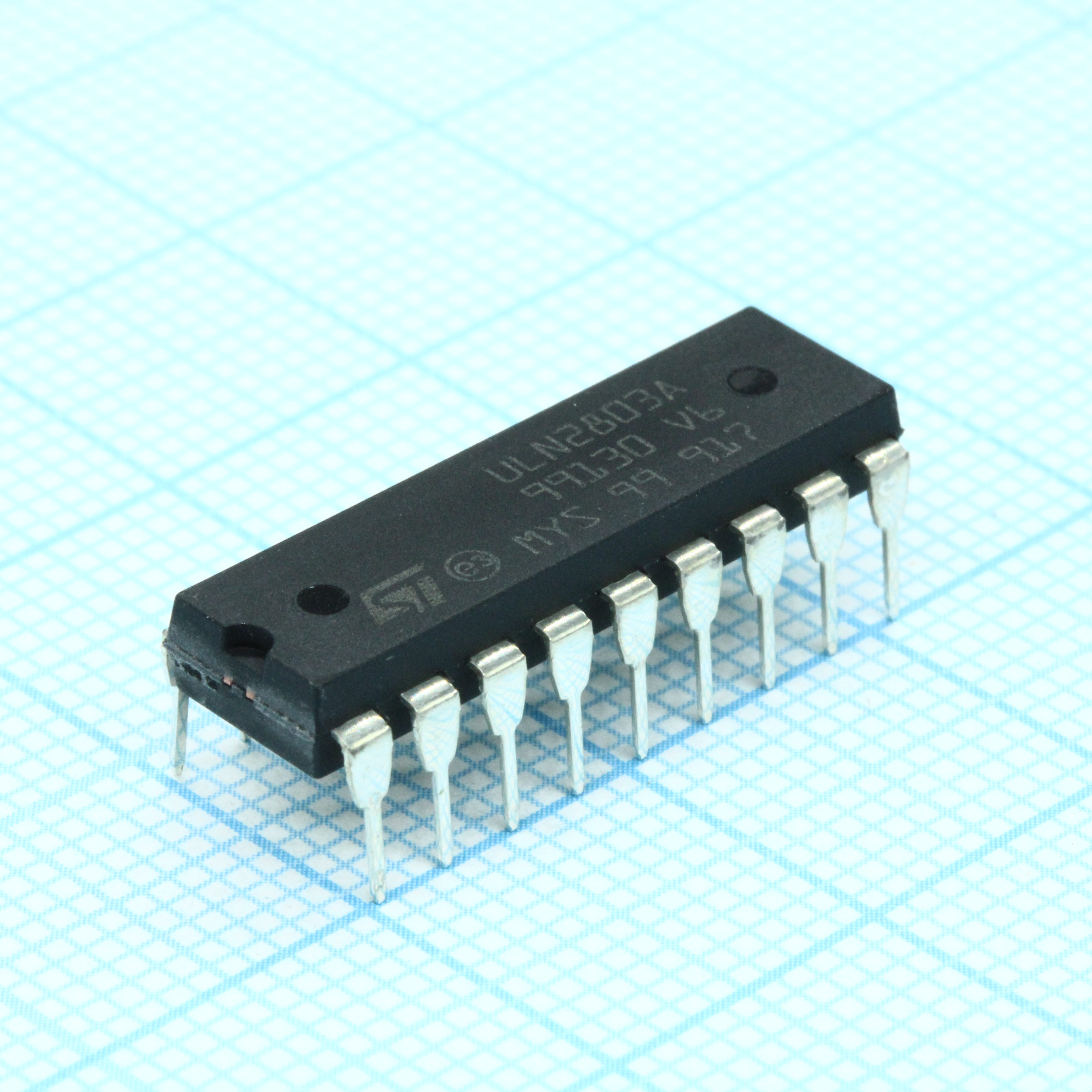 Фото ULN2803A ST Microelectronics — ULN2803A — Ключи, наборы транзисторов — ST Microelectronics