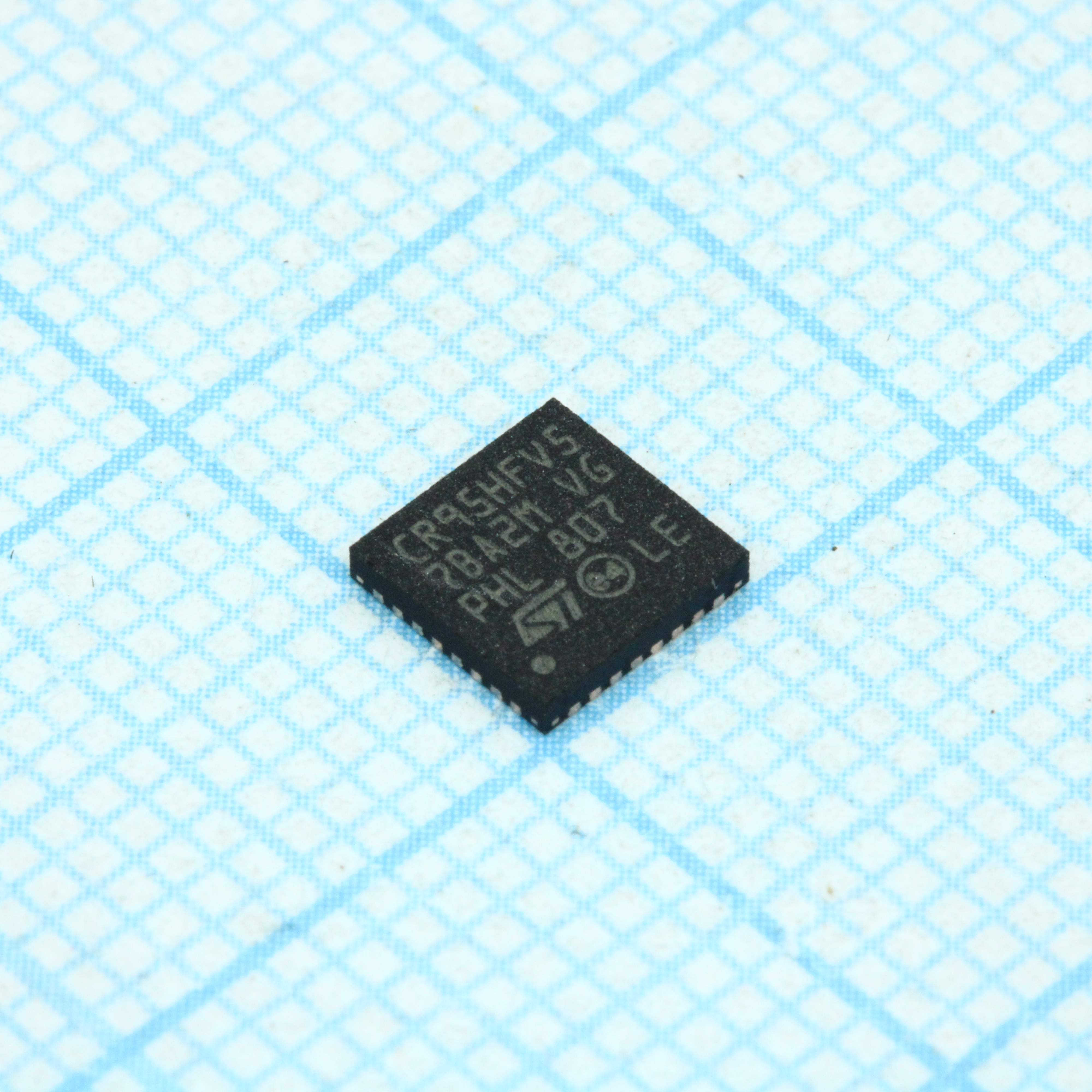 Фото CR95HF-VMD5T ST Microelectronics — CR95HF-VMD5T — Радиочастотные метки - RFID — ST Microelectronics