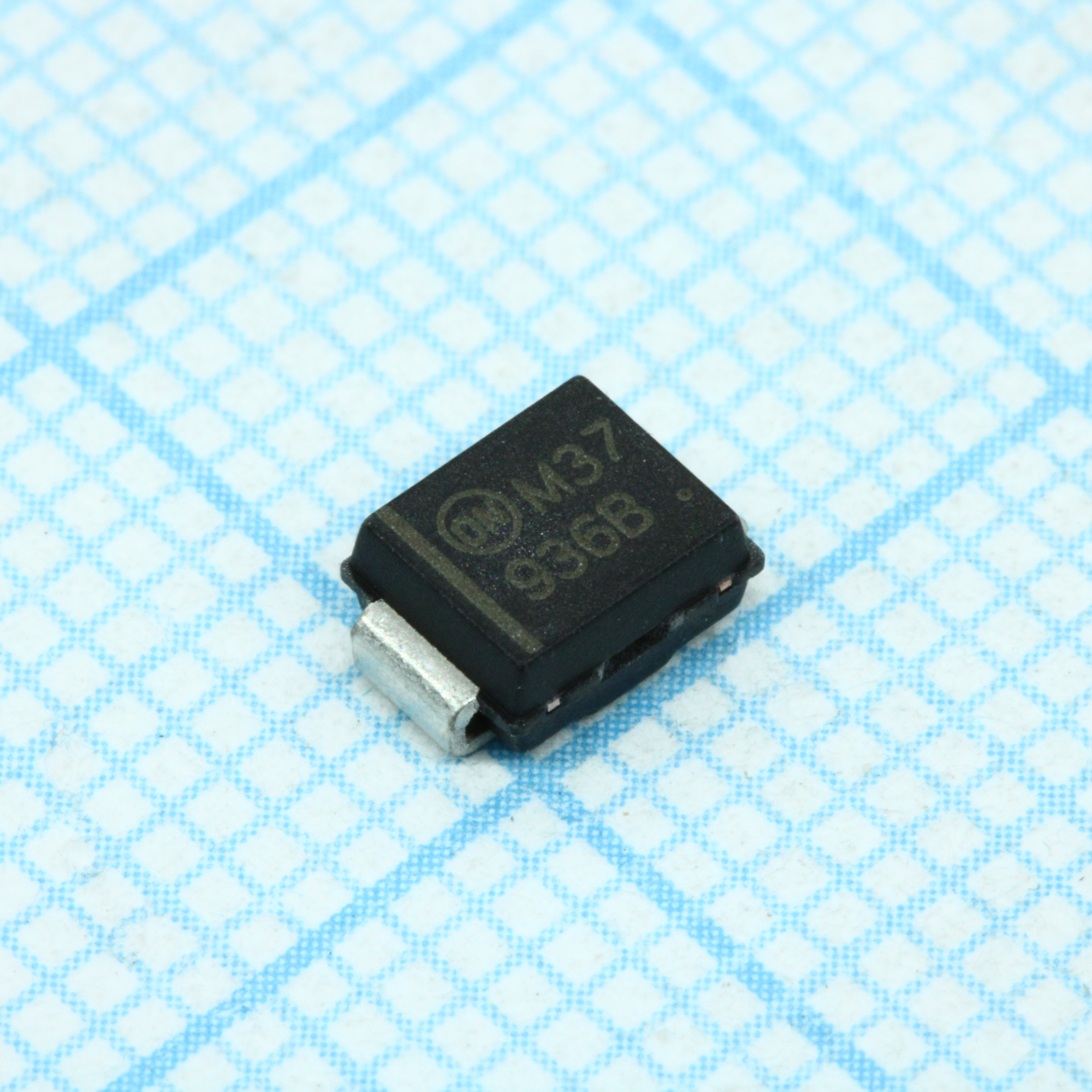 Фото  30V  3.0W ON Semiconductor — 1SMB5936BT3G